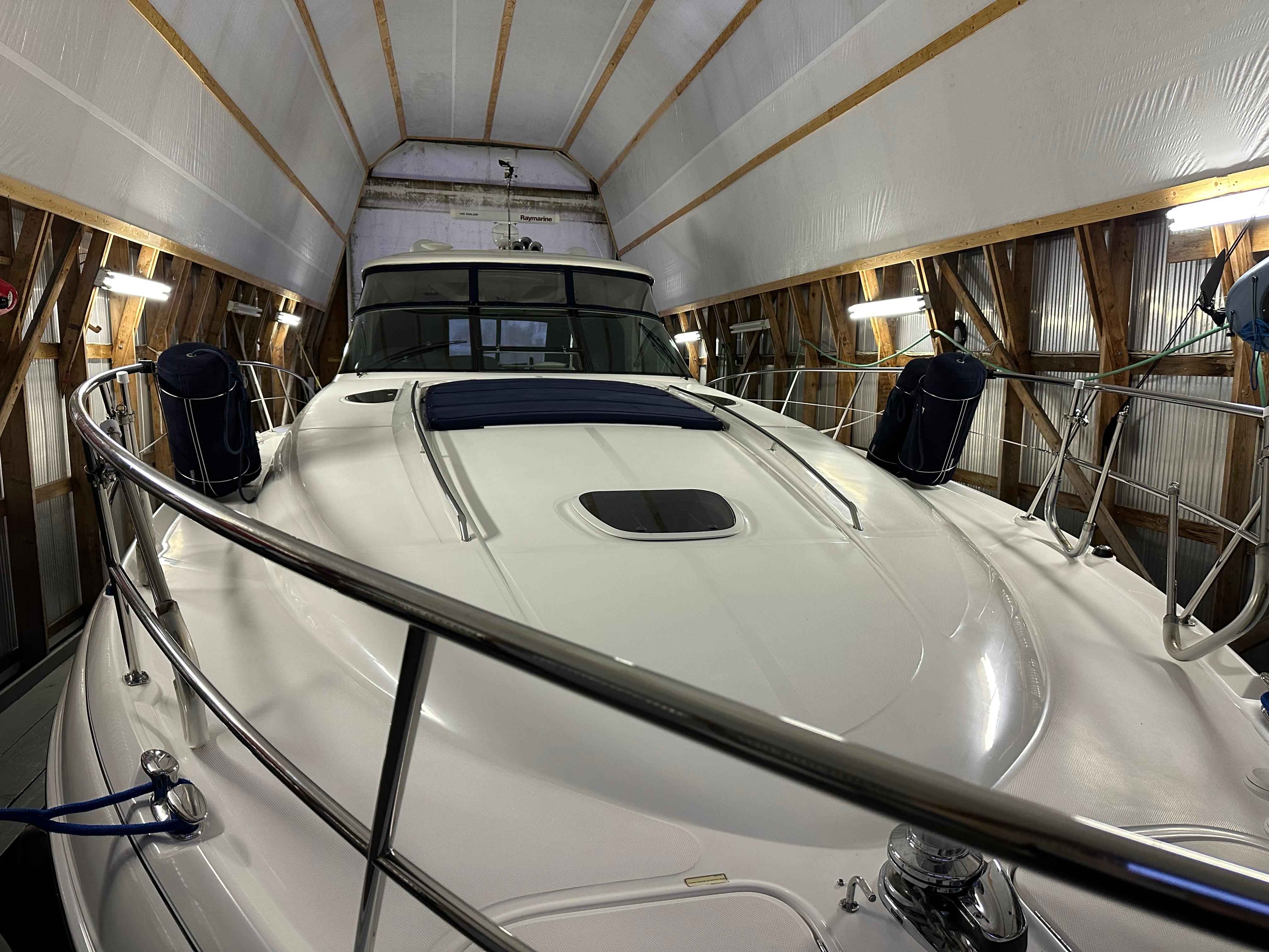 Pre-Owned 2005 Sea ray 500 Sundancer for Sale | Vancouver, BC | M&P Yacht Centre | 69d55f928c0622187f07382c