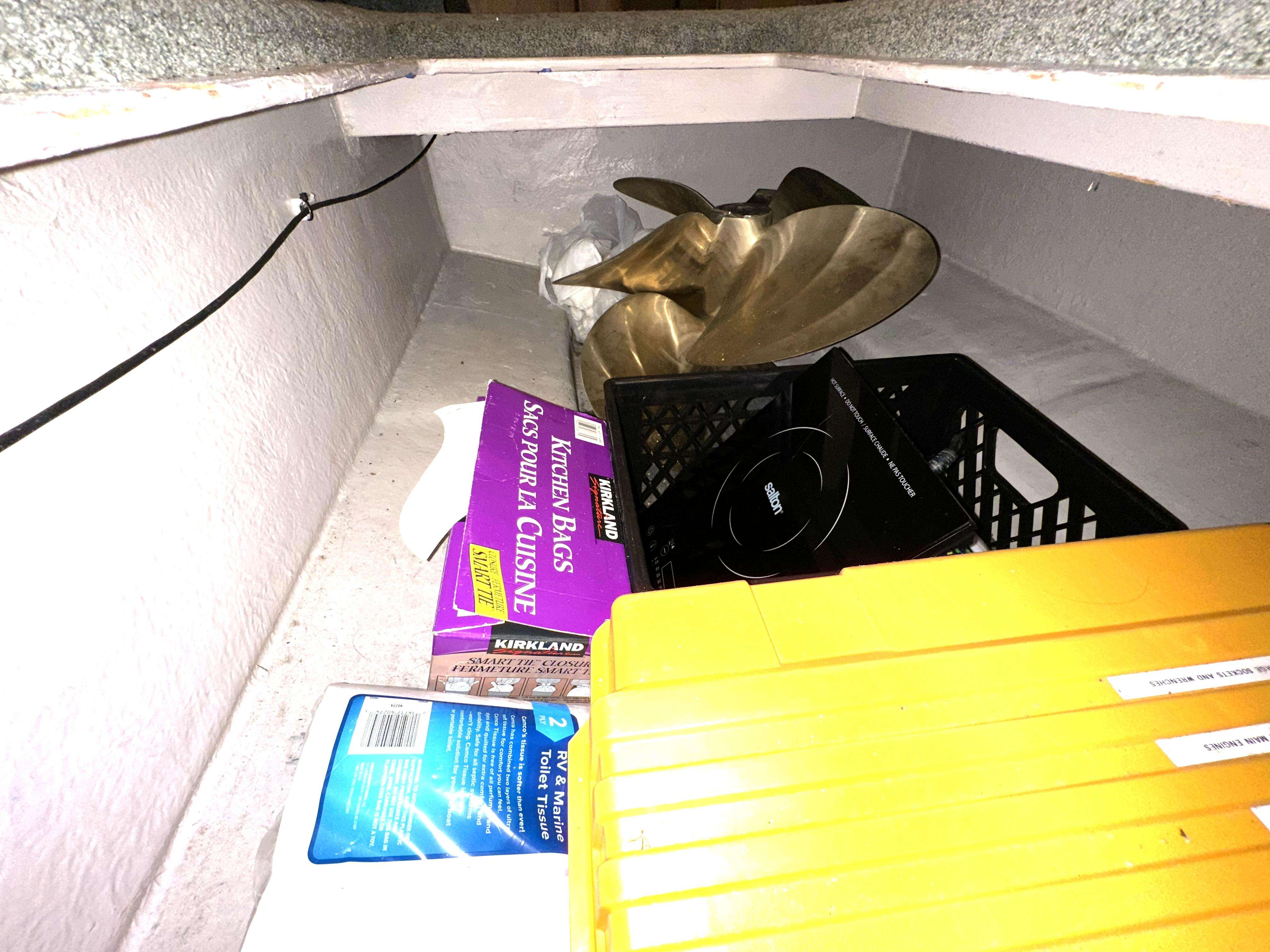 Pre-Owned 2005 Sea ray 500 Sundancer for Sale | Vancouver, BC | M&P Yacht Centre | 69d55f928c0622187f07382c