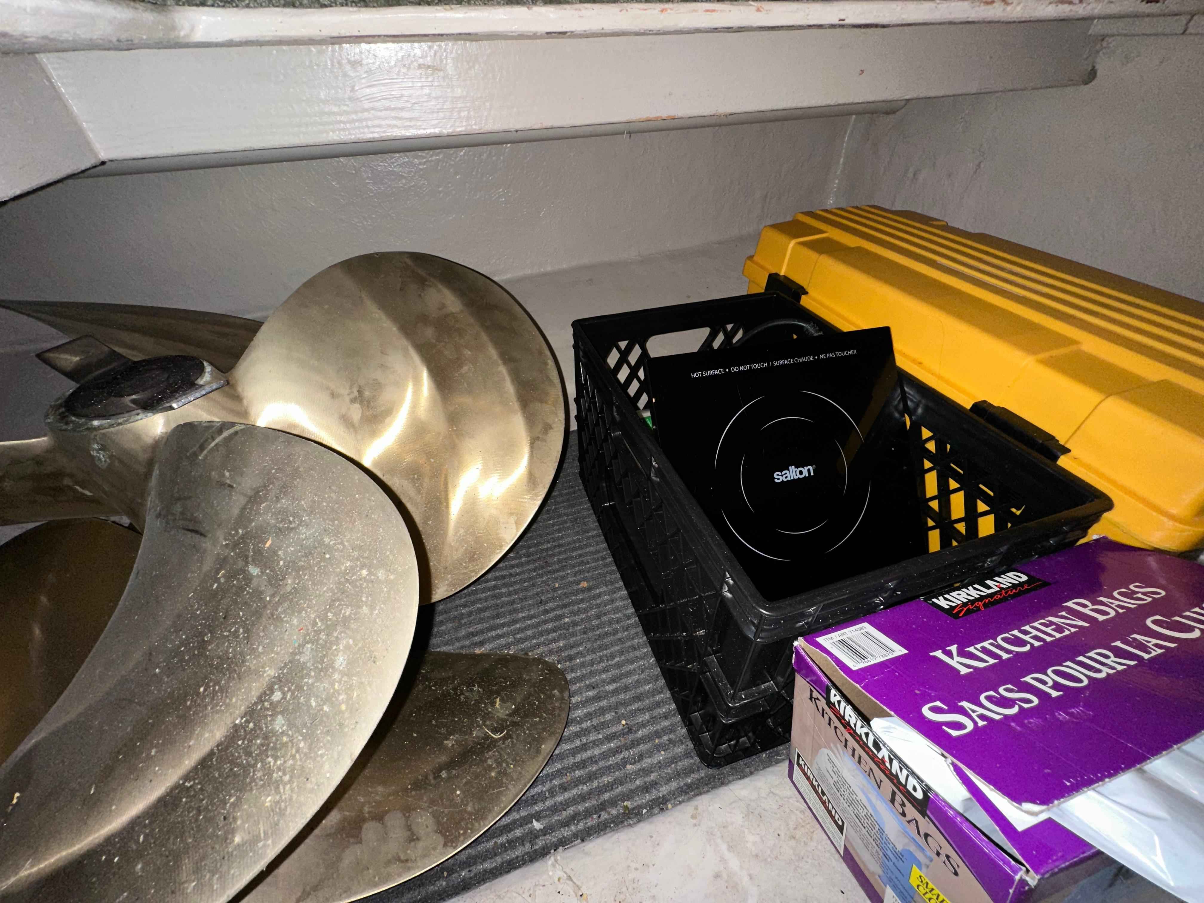 Pre-Owned 2005 Sea ray 500 Sundancer for Sale | Vancouver, BC | M&P Yacht Centre | 69d55f928c0622187f07382c