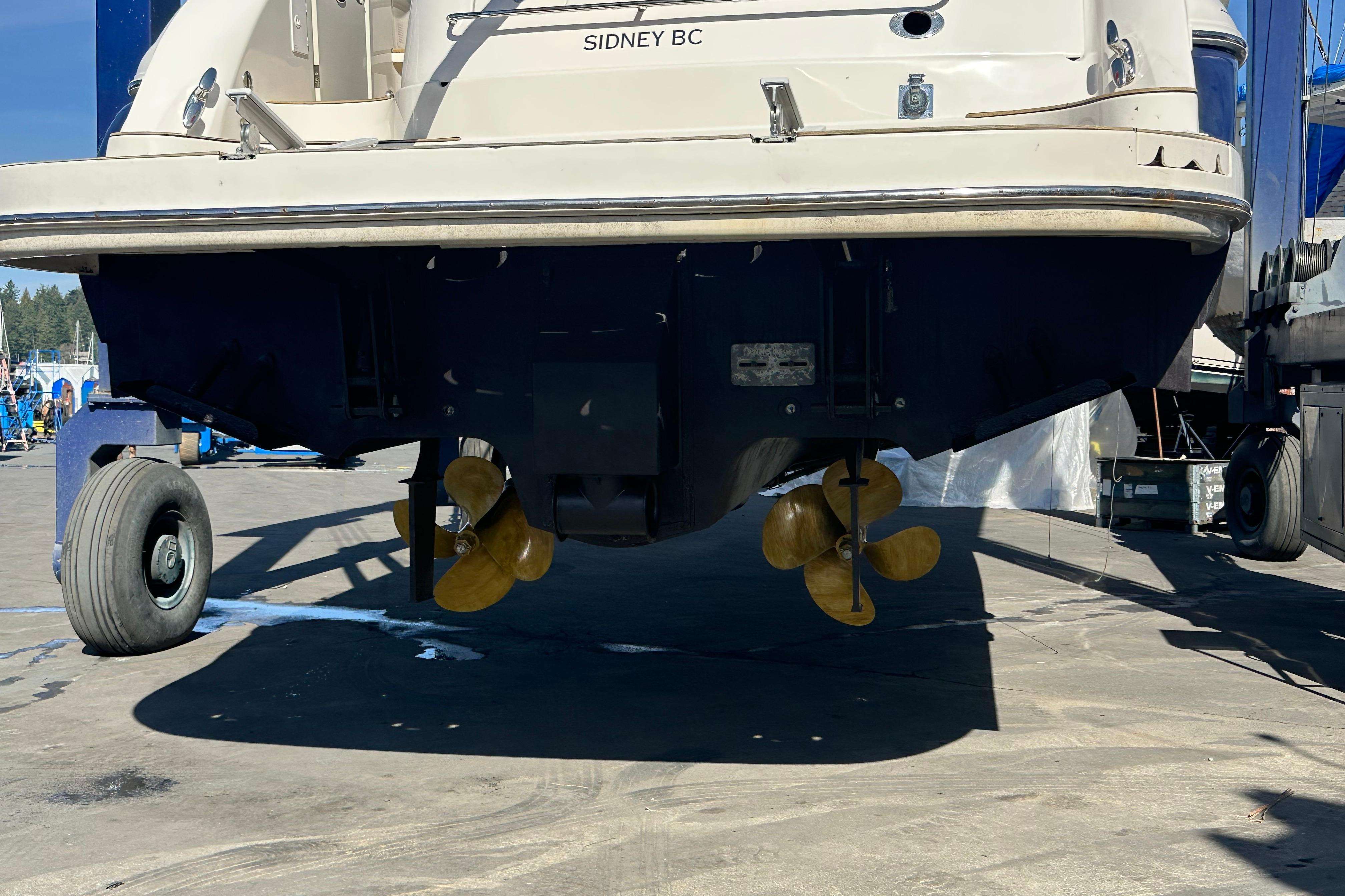 Pre-Owned 2005 Sea ray 500 Sundancer for Sale | Vancouver, BC | M&P Yacht Centre | 69d55f928c0622187f07382c