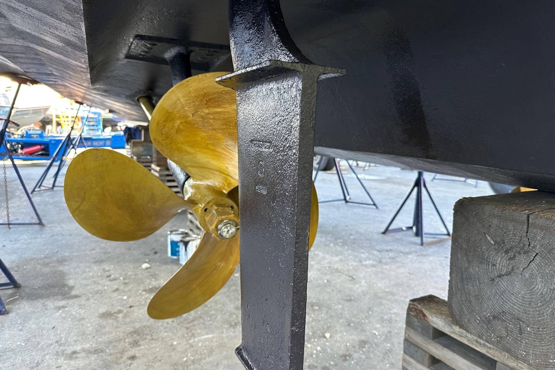 Pre-Owned 2005 Sea ray 500 Sundancer for Sale | Vancouver, BC | M&P Yacht Centre | 69d55f928c0622187f07382c