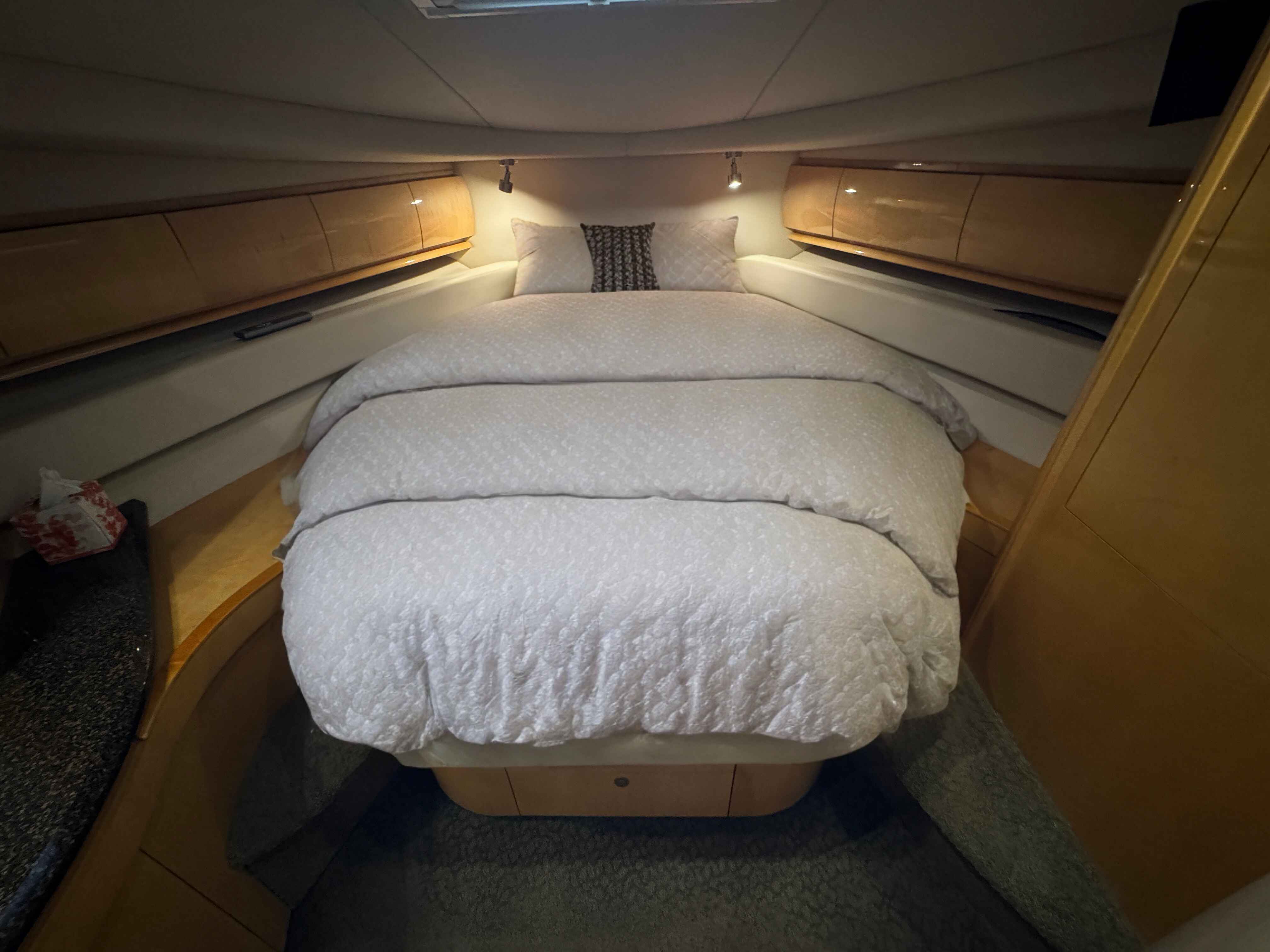 Pre-Owned 2005 Sea ray 500 Sundancer for Sale | Vancouver, BC | M&P Yacht Centre | 69d55f928c0622187f07382c