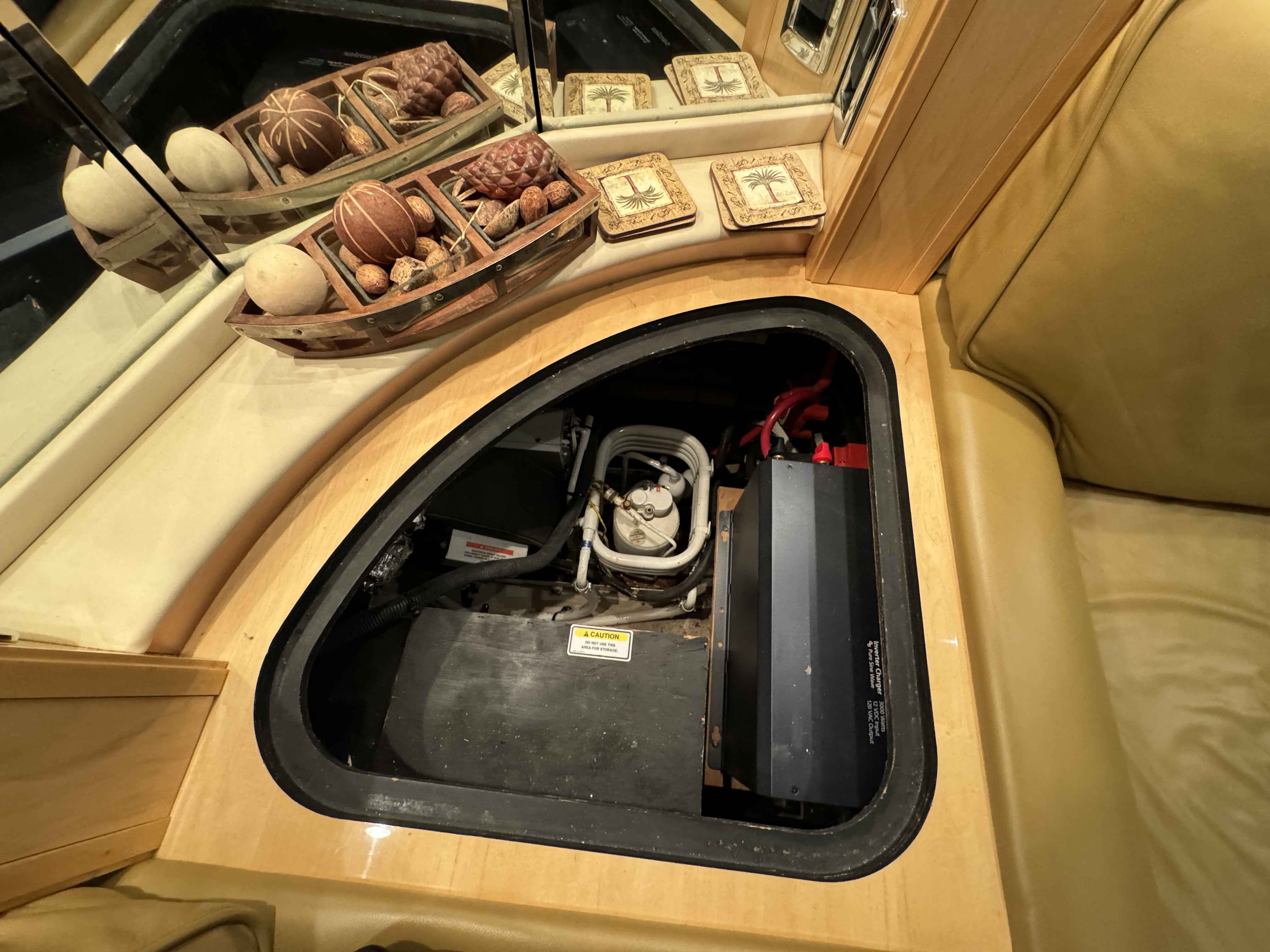 Pre-Owned 2005 Sea ray 500 Sundancer for Sale | Vancouver, BC | M&P Yacht Centre | 69d55f928c0622187f07382c