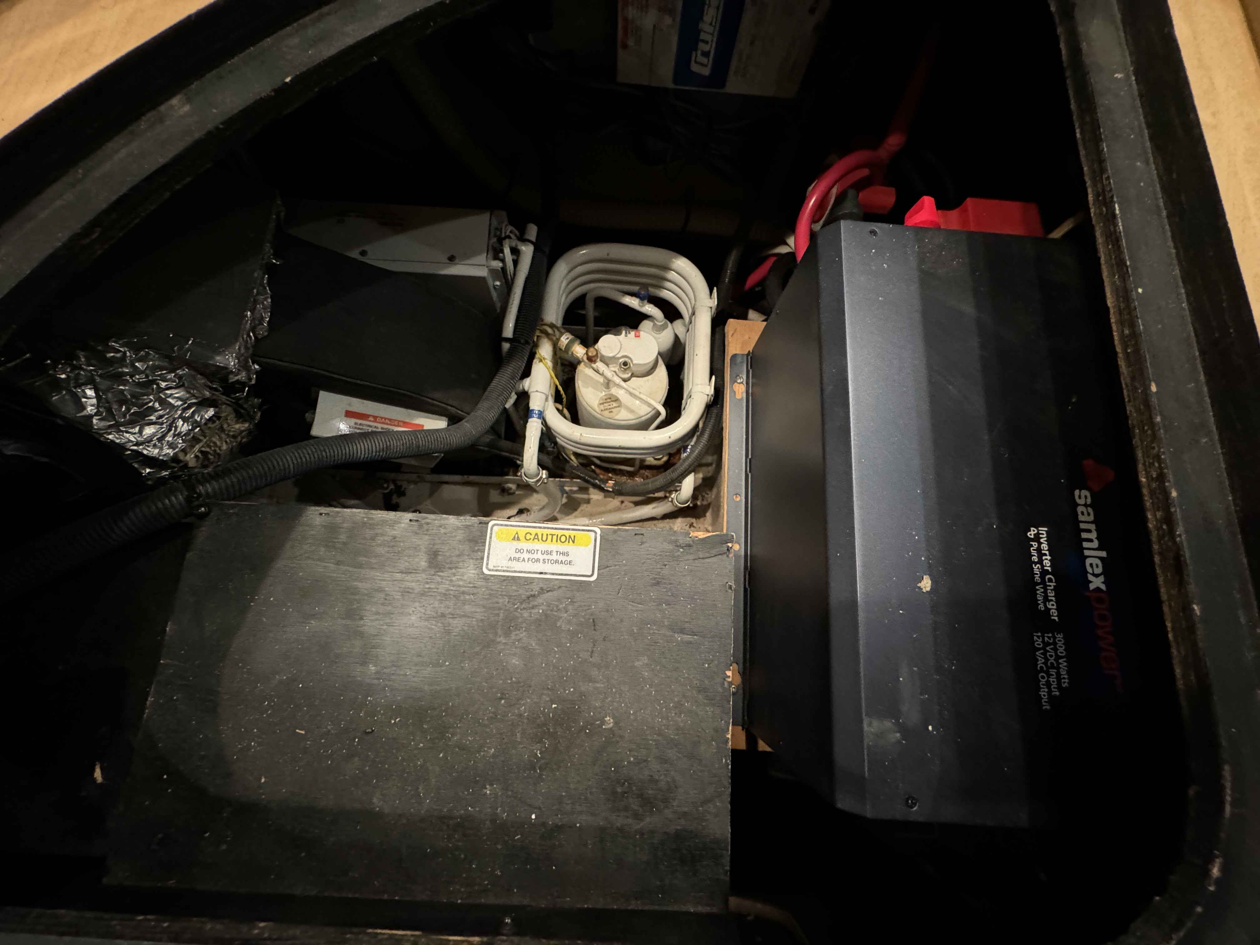 Pre-Owned 2005 Sea ray 500 Sundancer for Sale | Vancouver, BC | M&P Yacht Centre | 69d55f928c0622187f07382c