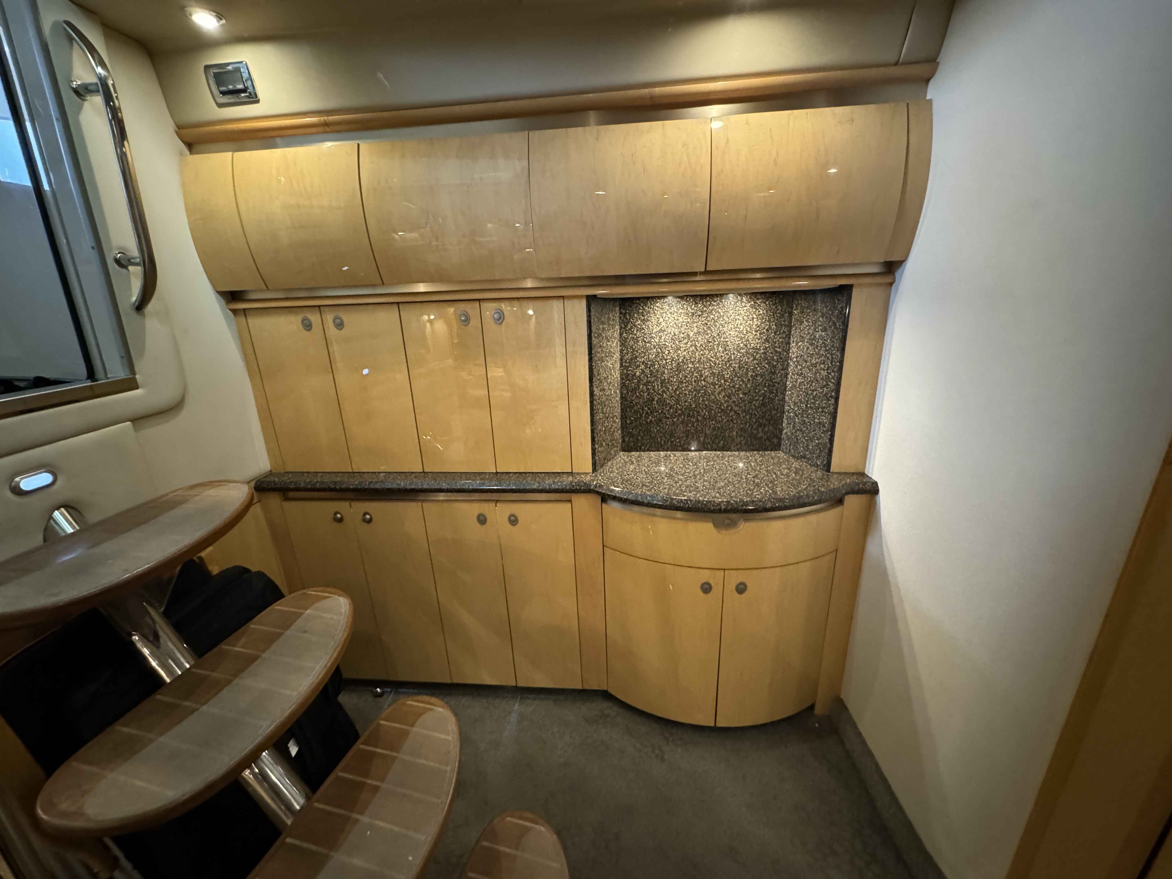 Pre-Owned 2005 Sea ray 500 Sundancer for Sale | Vancouver, BC | M&P Yacht Centre | 69d55f928c0622187f07382c