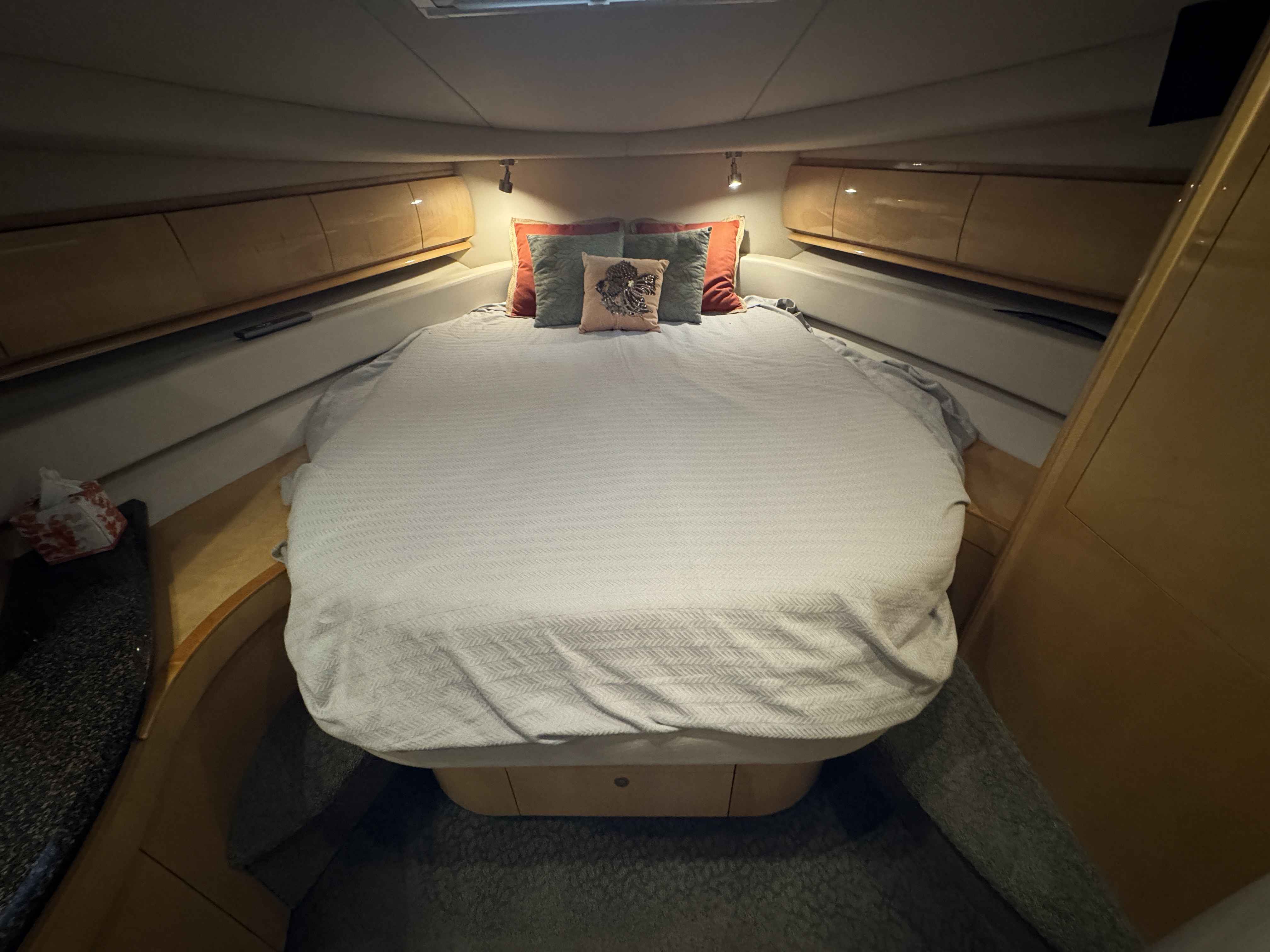 Pre-Owned 2005 Sea ray 500 Sundancer for Sale | Vancouver, BC | M&P Yacht Centre | 69d55f928c0622187f07382c