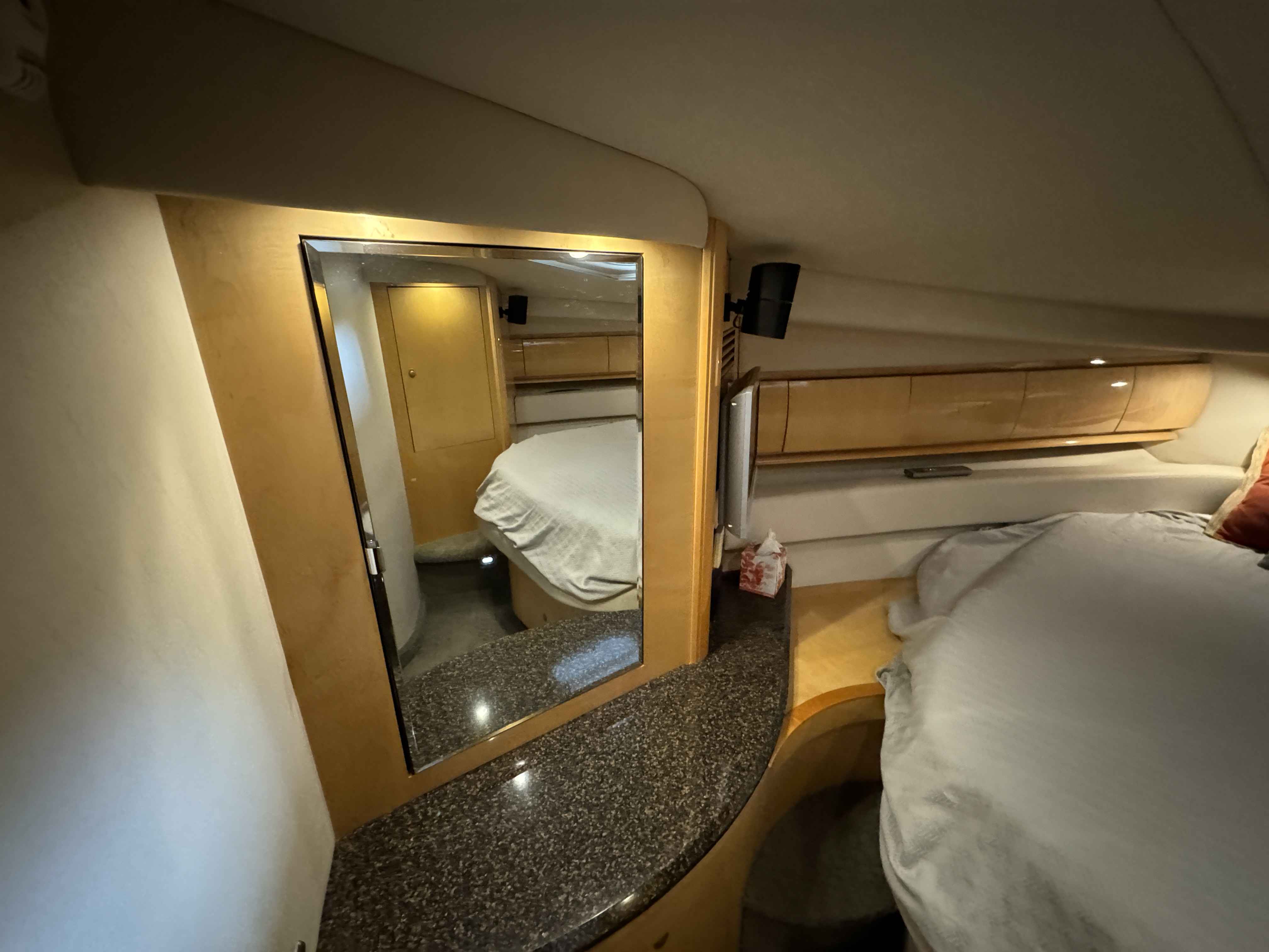 Pre-Owned 2005 Sea ray 500 Sundancer for Sale | Vancouver, BC | M&P Yacht Centre | 69d55f928c0622187f07382c