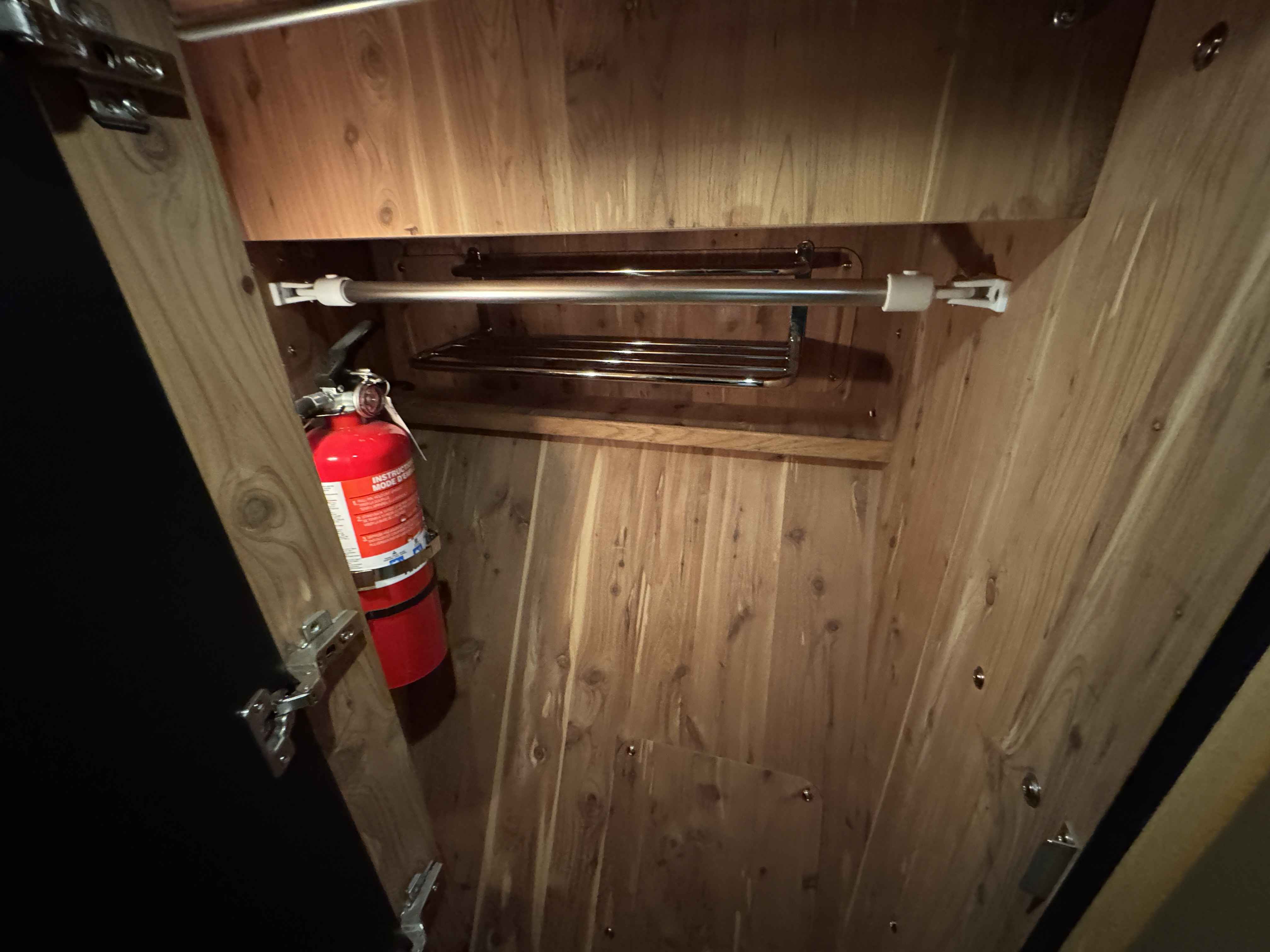 Pre-Owned 2005 Sea ray 500 Sundancer for Sale | Vancouver, BC | M&P Yacht Centre | 69d55f928c0622187f07382c