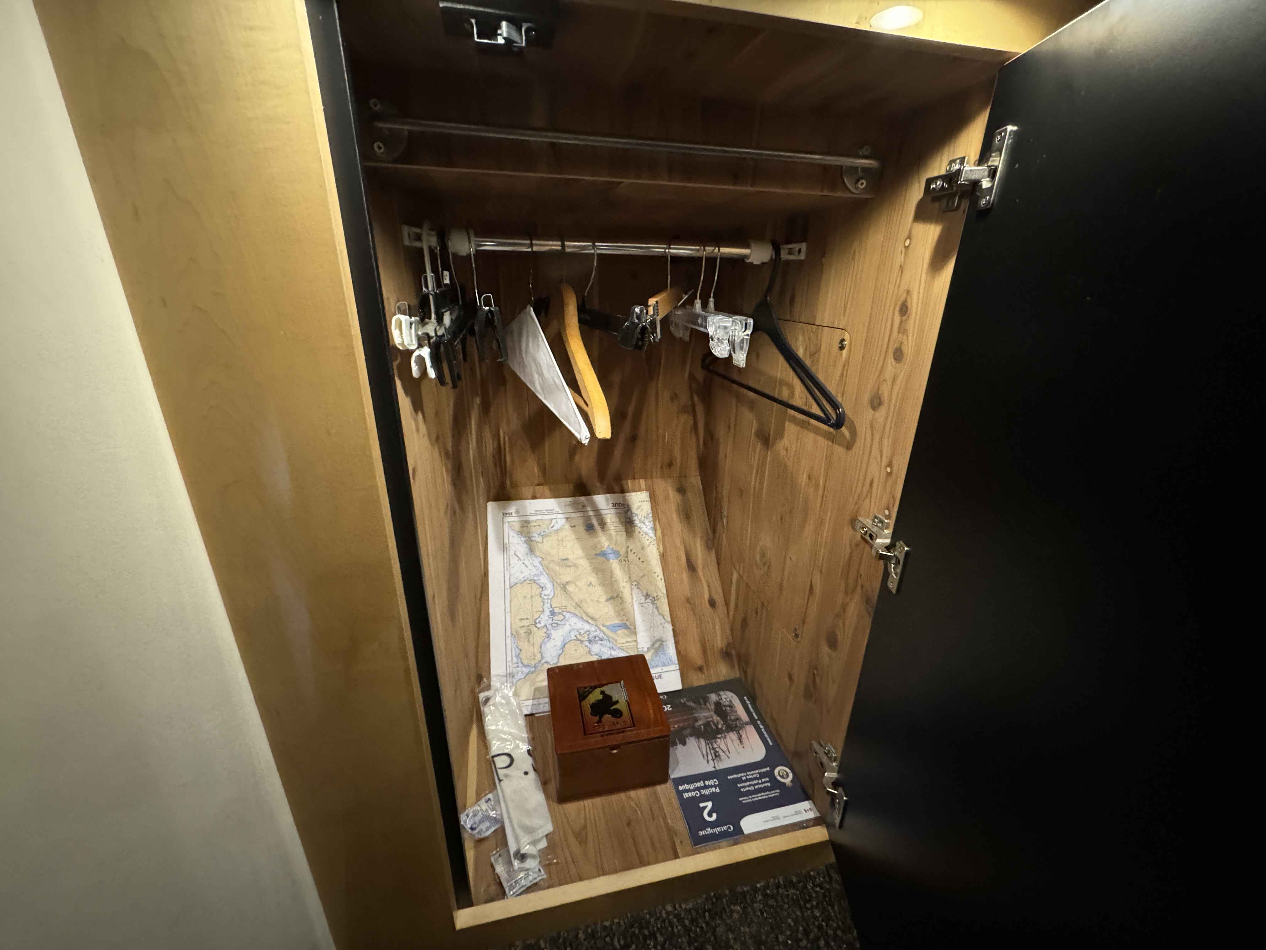 Pre-Owned 2005 Sea ray 500 Sundancer for Sale | Vancouver, BC | M&P Yacht Centre | 69d55f928c0622187f07382c