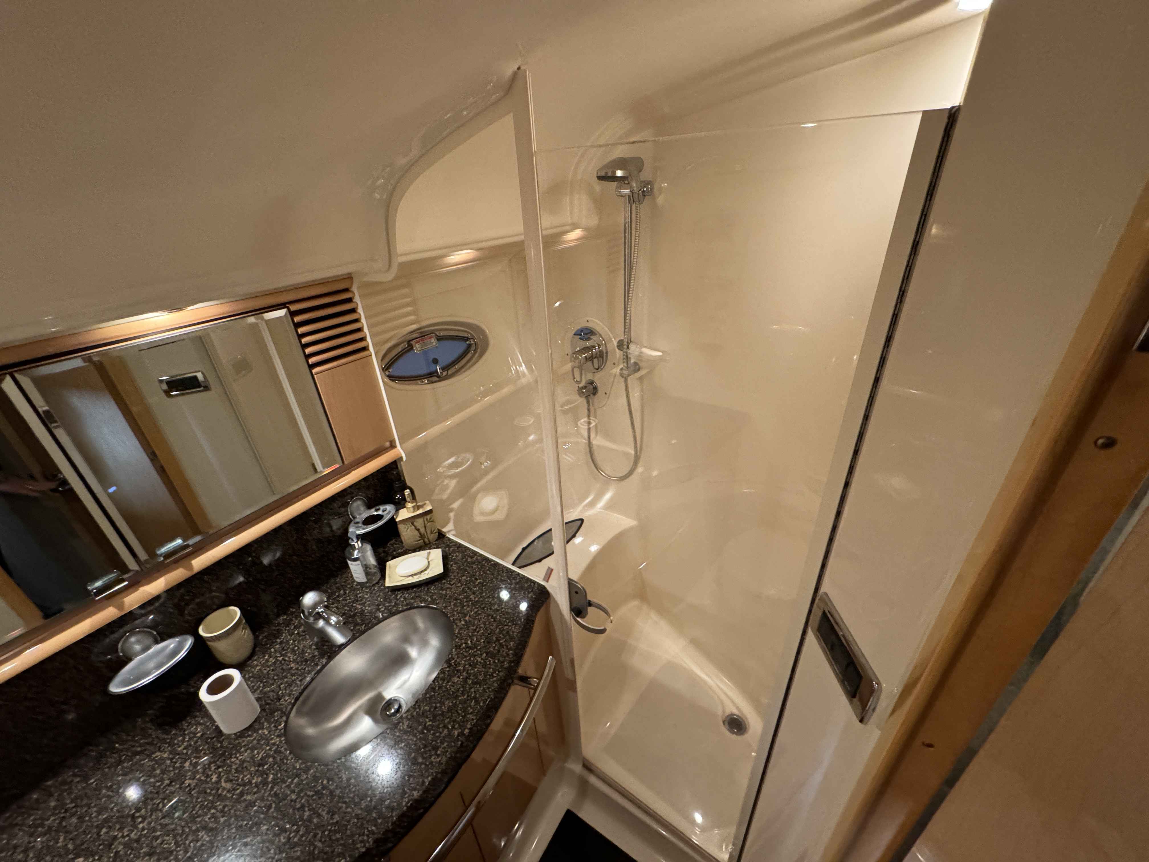 Pre-Owned 2005 Sea ray 500 Sundancer for Sale | Vancouver, BC | M&P Yacht Centre | 69d55f928c0622187f07382c