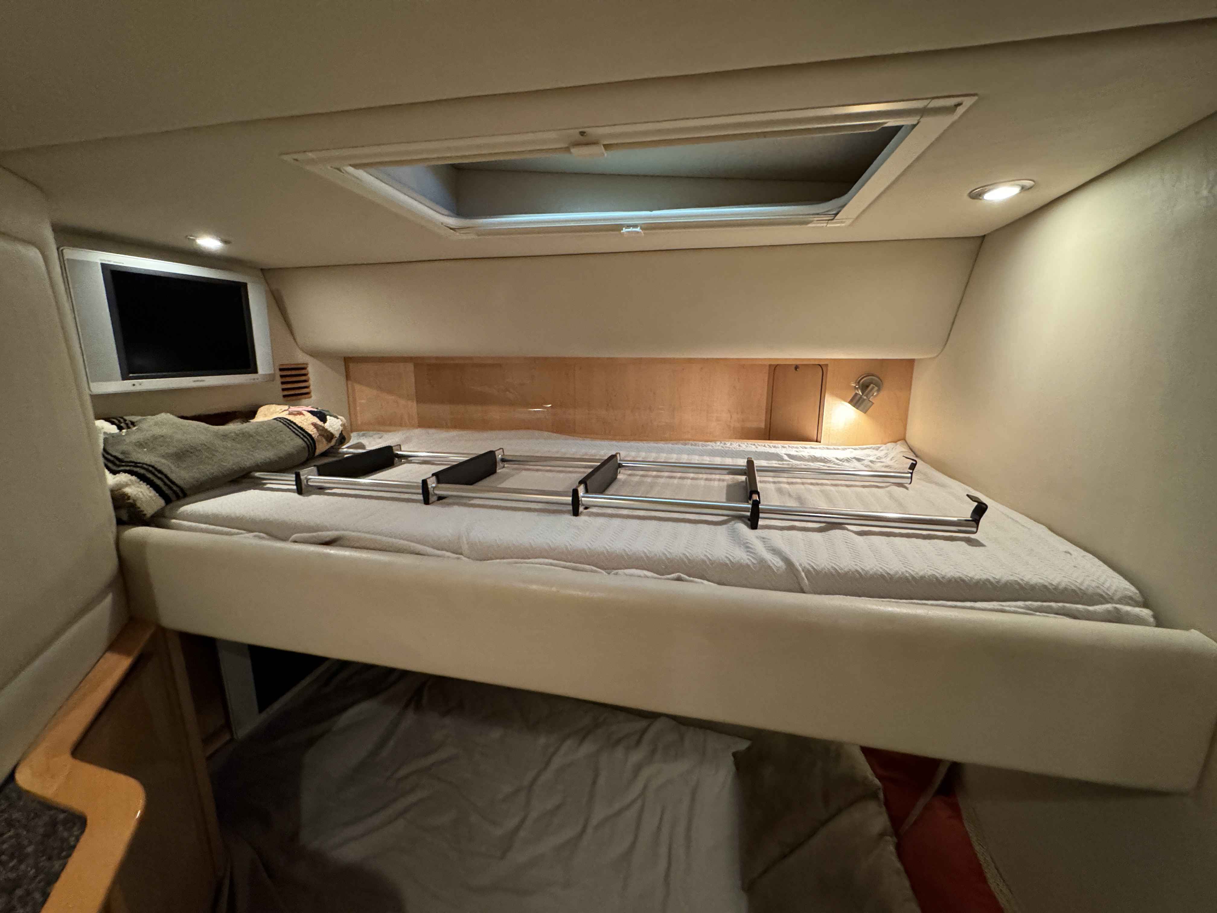 Pre-Owned 2005 Sea ray 500 Sundancer for Sale | Vancouver, BC | M&P Yacht Centre | 69d55f928c0622187f07382c