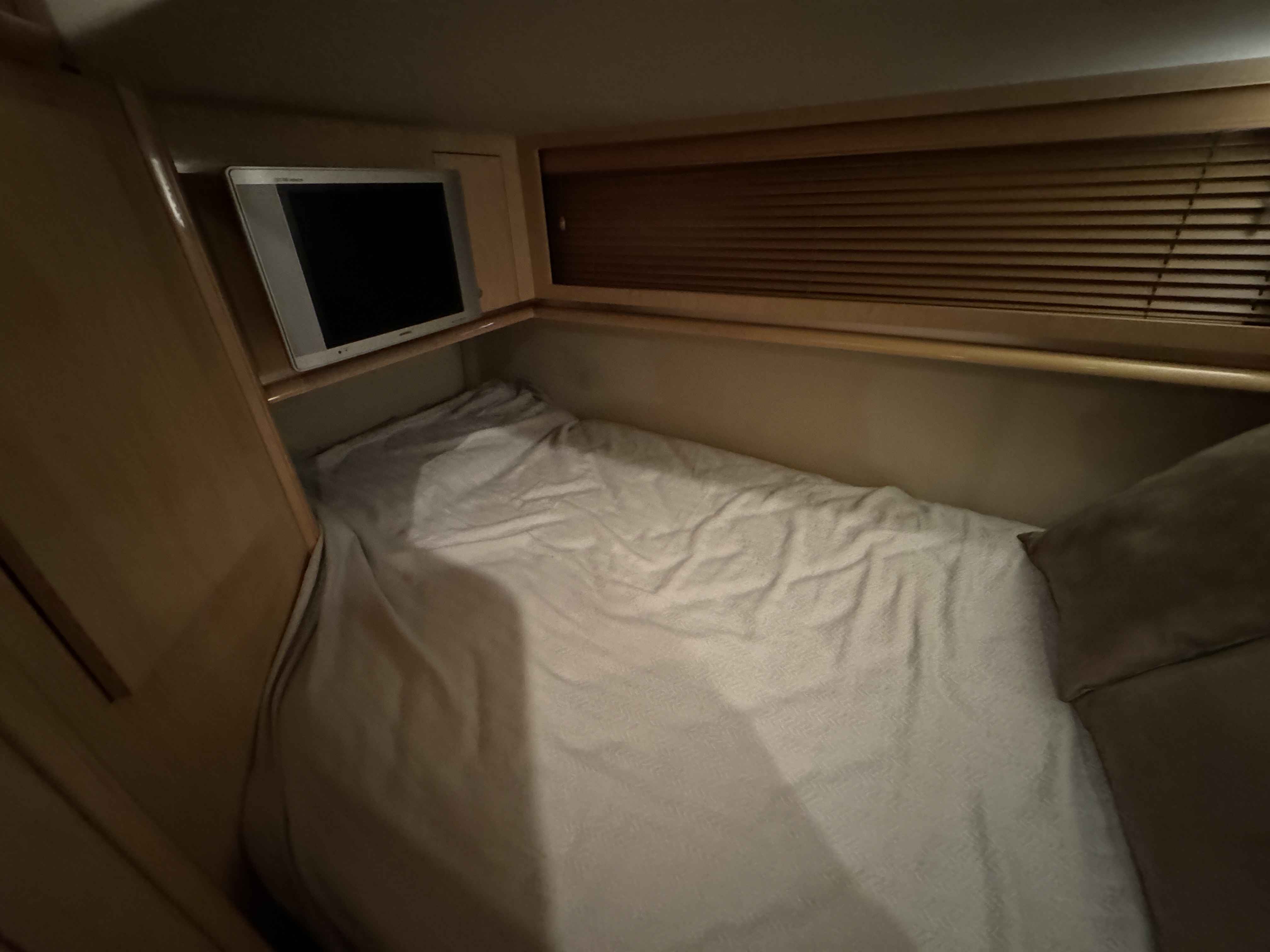 Pre-Owned 2005 Sea ray 500 Sundancer for Sale | Vancouver, BC | M&P Yacht Centre | 69d55f928c0622187f07382c