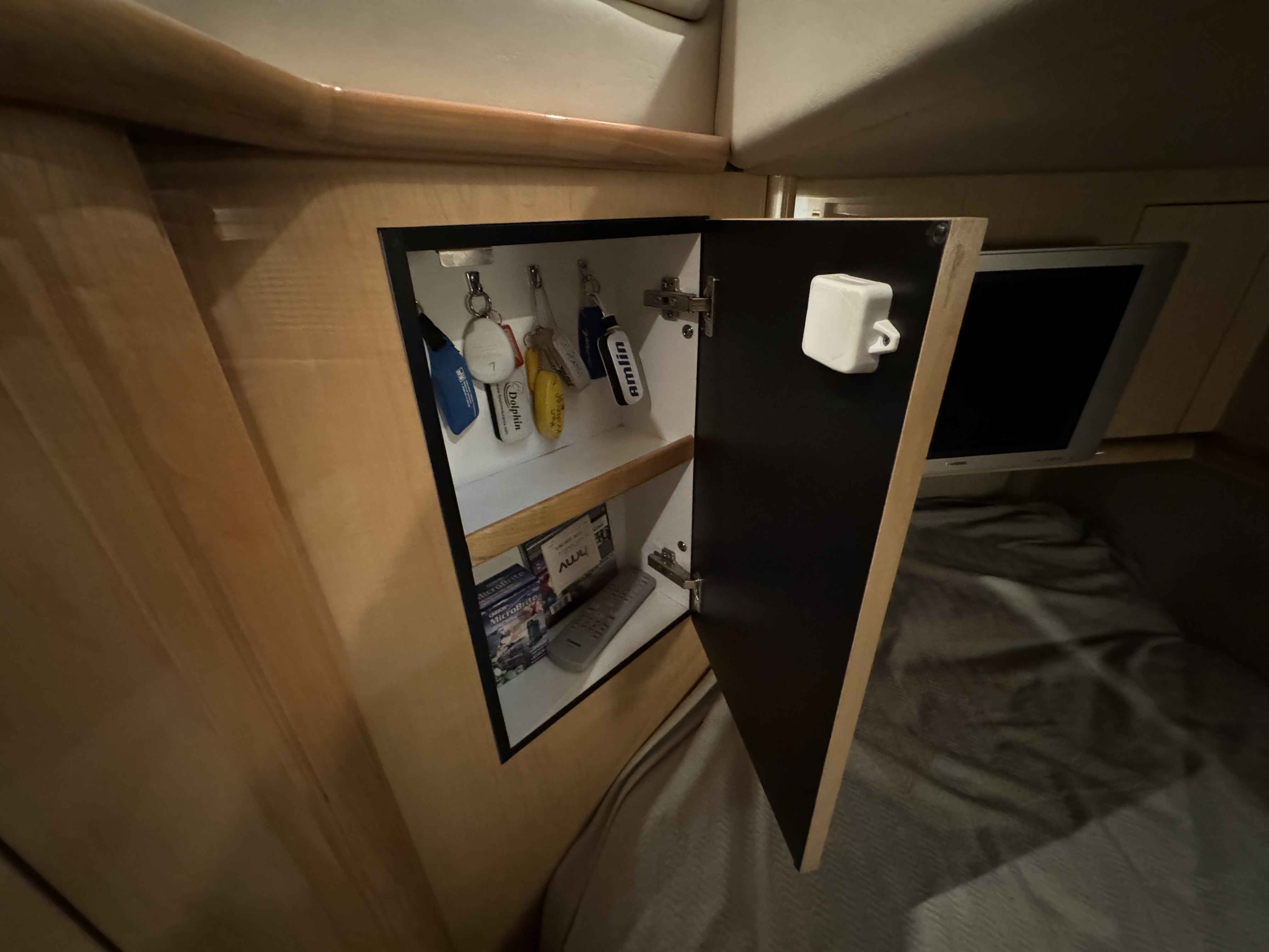 Pre-Owned 2005 Sea ray 500 Sundancer for Sale | Vancouver, BC | M&P Yacht Centre | 69d55f928c0622187f07382c