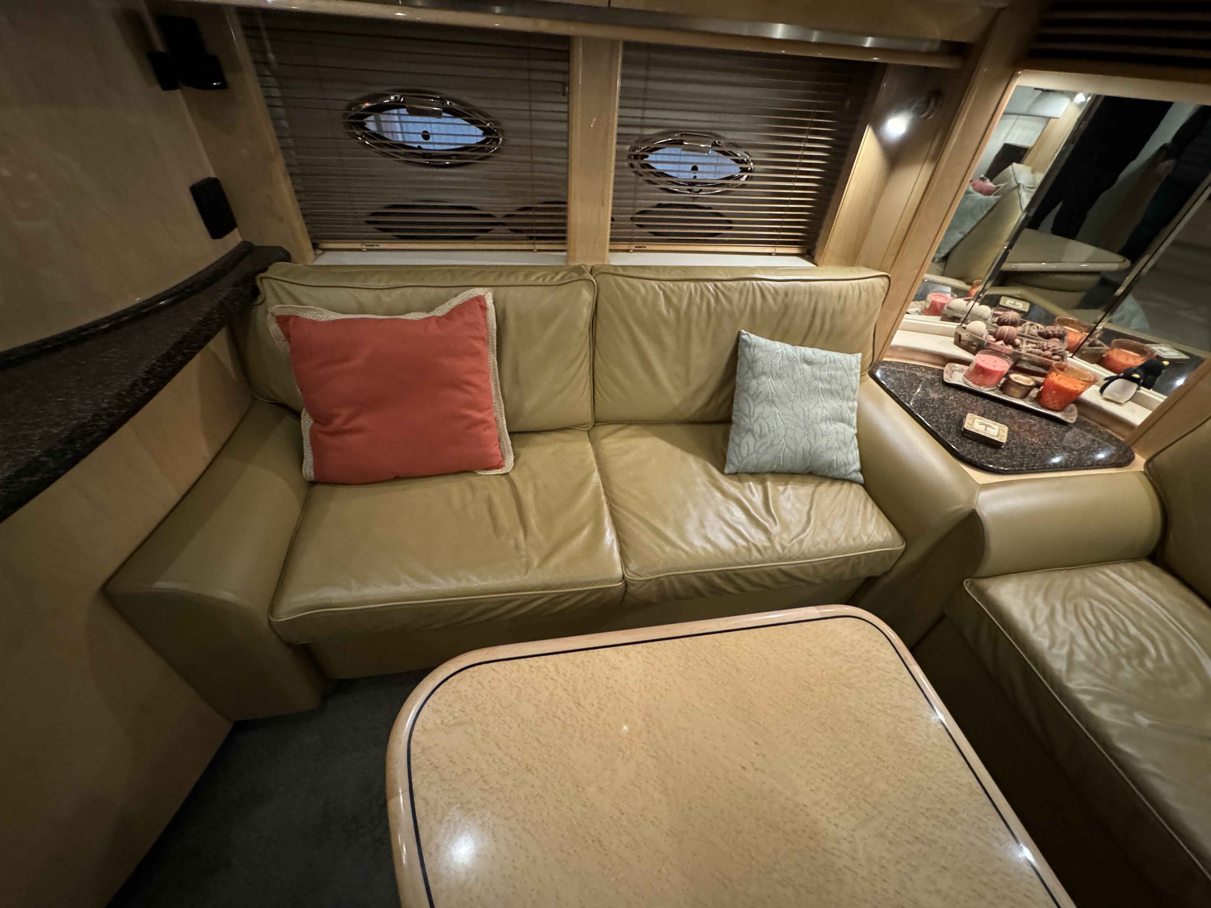 Pre-Owned 2005 Sea ray 500 Sundancer for Sale | Vancouver, BC | M&P Yacht Centre | 69d55f928c0622187f07382c