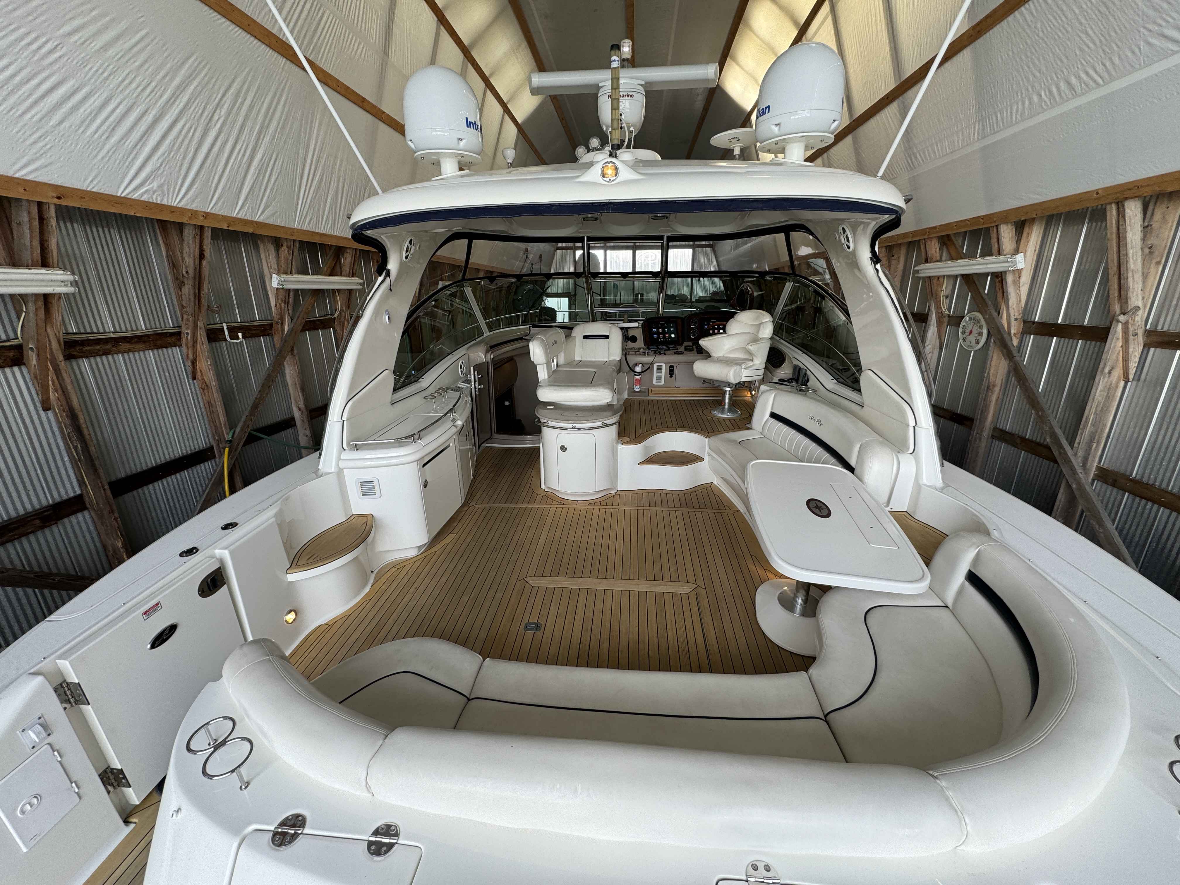 Pre-Owned 2005 Sea ray 500 Sundancer for Sale | Vancouver, BC | M&P Yacht Centre | 69d55f928c0622187f07382c