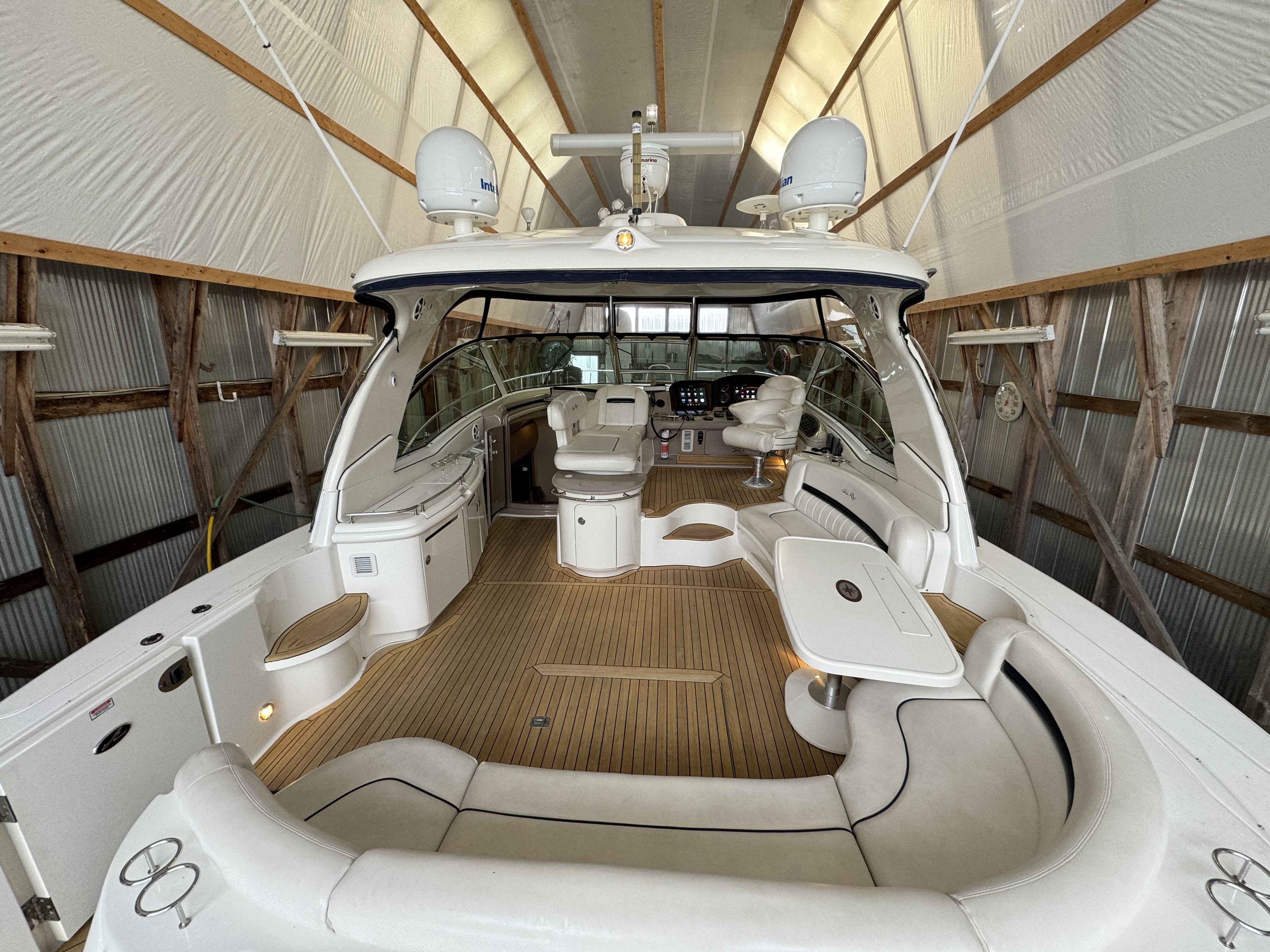 Pre-Owned 2005 Sea ray 500 Sundancer for Sale | Vancouver, BC | M&P Yacht Centre | 69d55f928c0622187f07382c