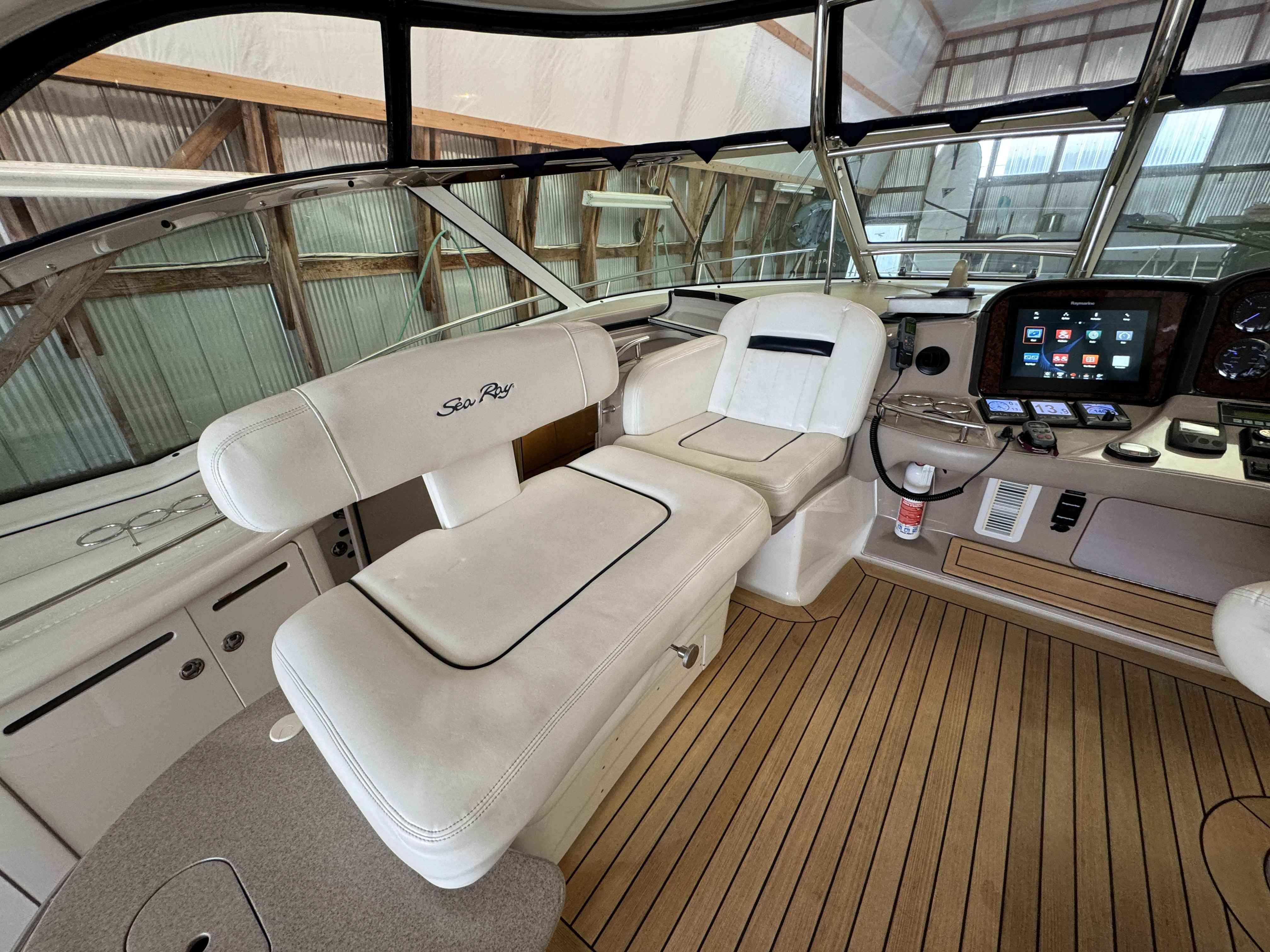 Pre-Owned 2005 Sea ray 500 Sundancer for Sale | Vancouver, BC | M&P Yacht Centre | 69d55f928c0622187f07382c