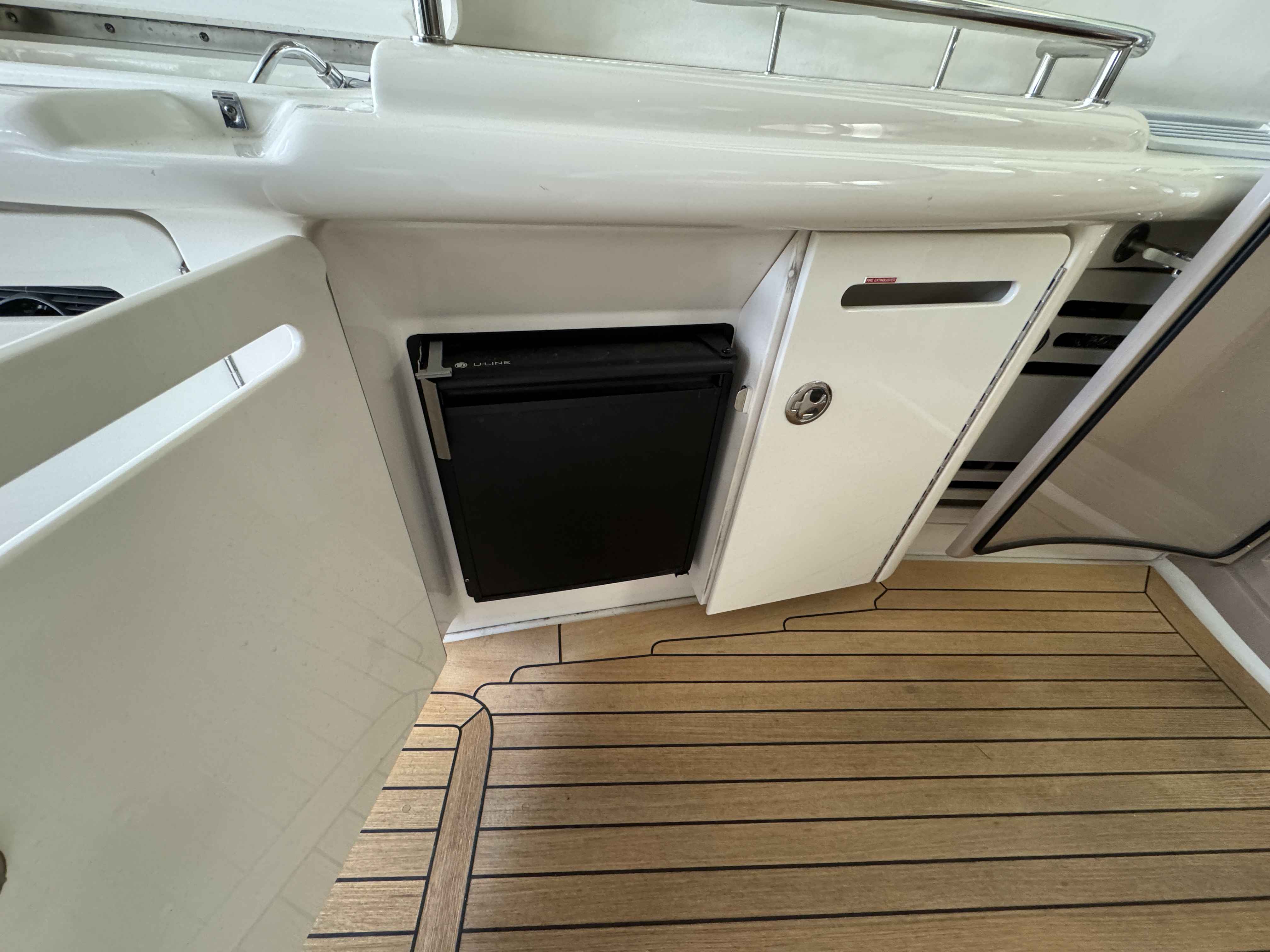 Pre-Owned 2005 Sea ray 500 Sundancer for Sale | Vancouver, BC | M&P Yacht Centre | 69d55f928c0622187f07382c