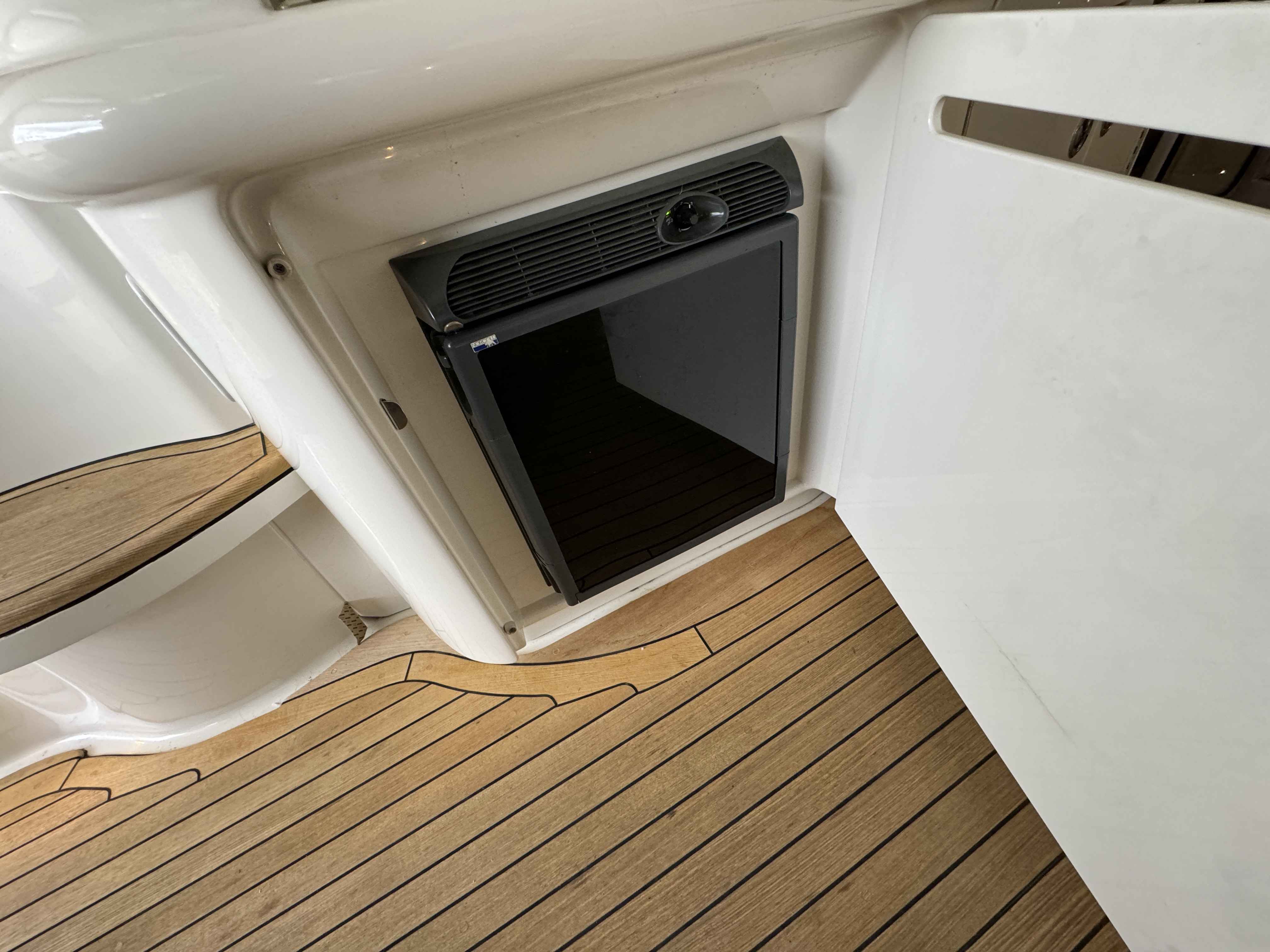 Pre-Owned 2005 Sea ray 500 Sundancer for Sale | Vancouver, BC | M&P Yacht Centre | 69d55f928c0622187f07382c