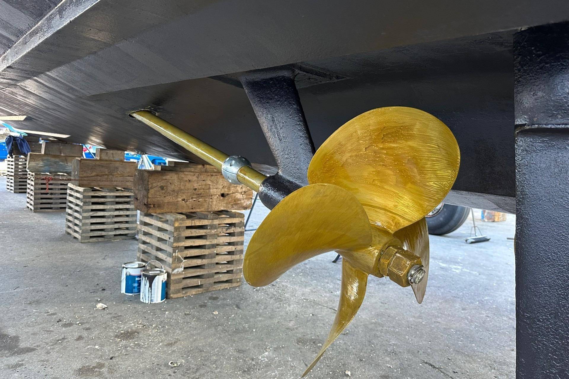 Pre-Owned 2005 Sea ray 500 Sundancer for Sale | Vancouver, BC | M&P Yacht Centre | 69d55f928c0622187f07382c