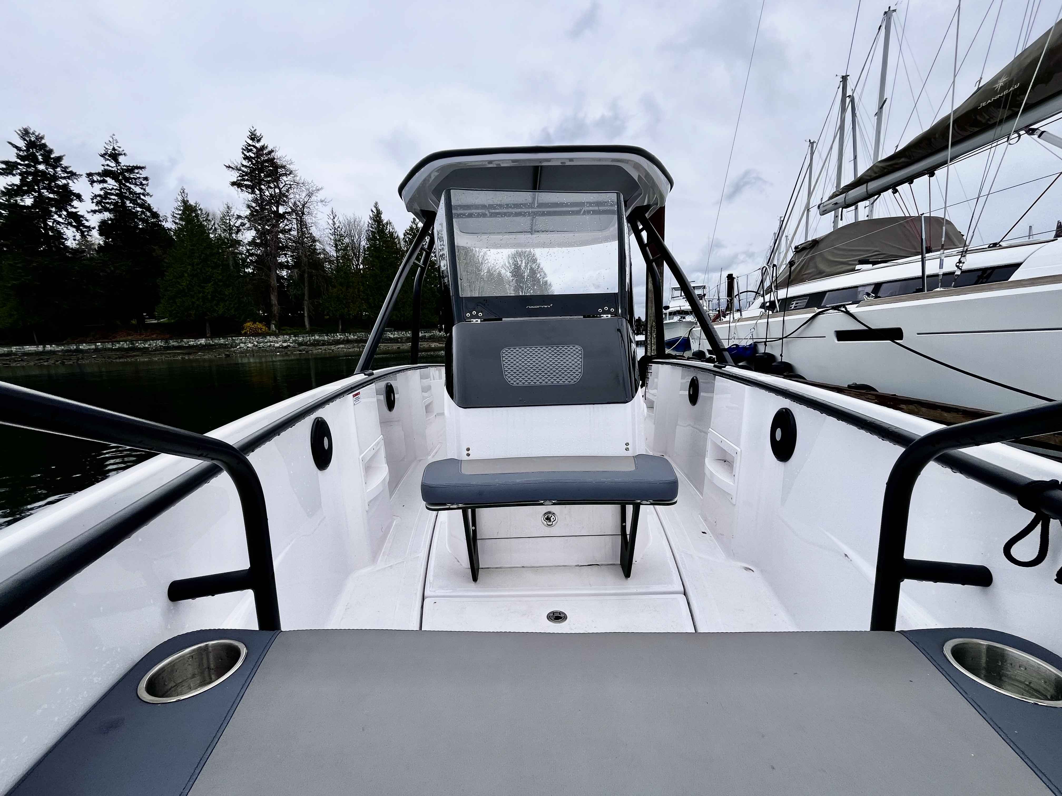 Pre-Owned 2023 Axopar 22 T-Top for Sale | Vancouver, BC | M&P Yacht Centre | 69d56de1c401a4e6e8002710