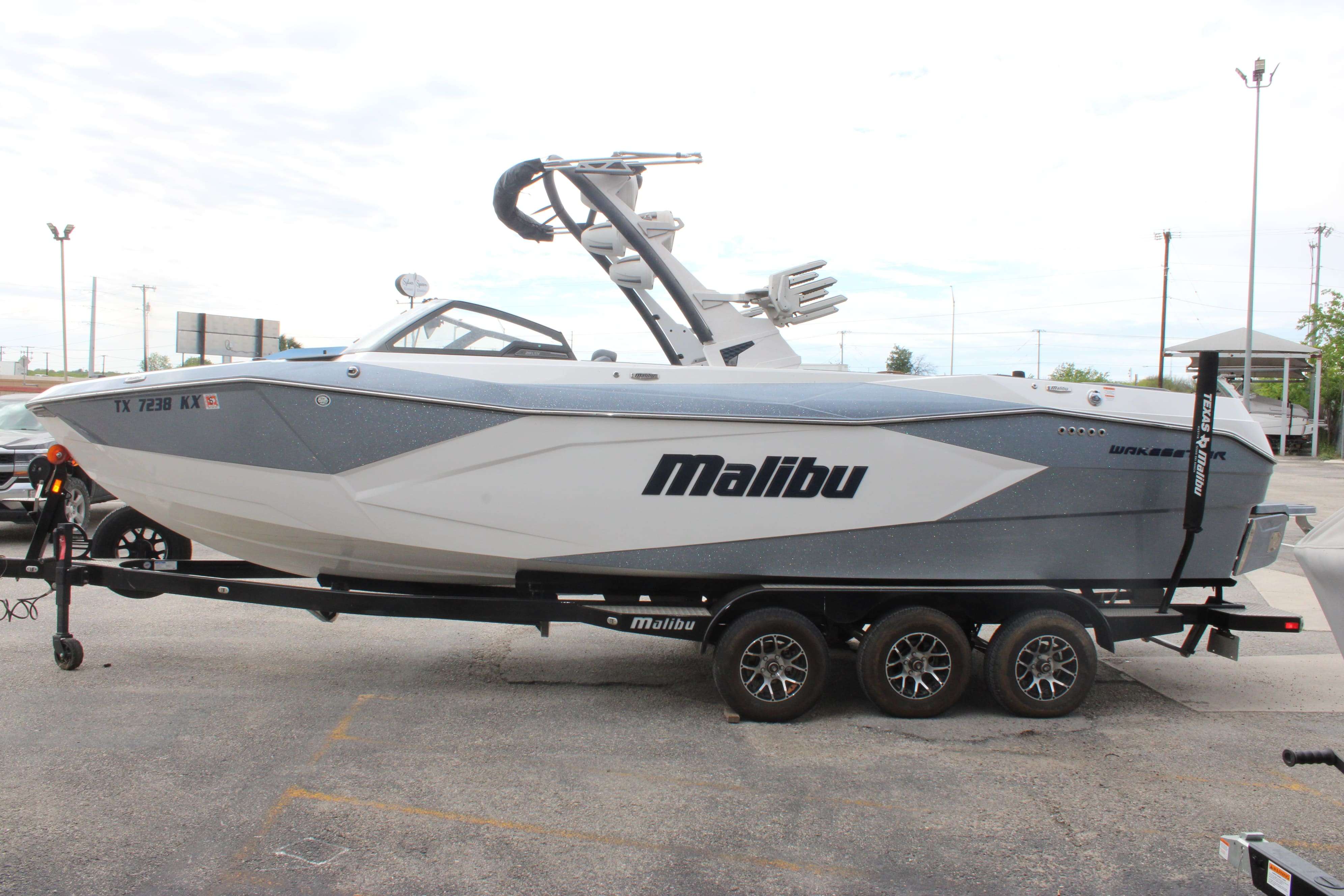 2023 Malibu Boats Wakesetter 26 LSV-5