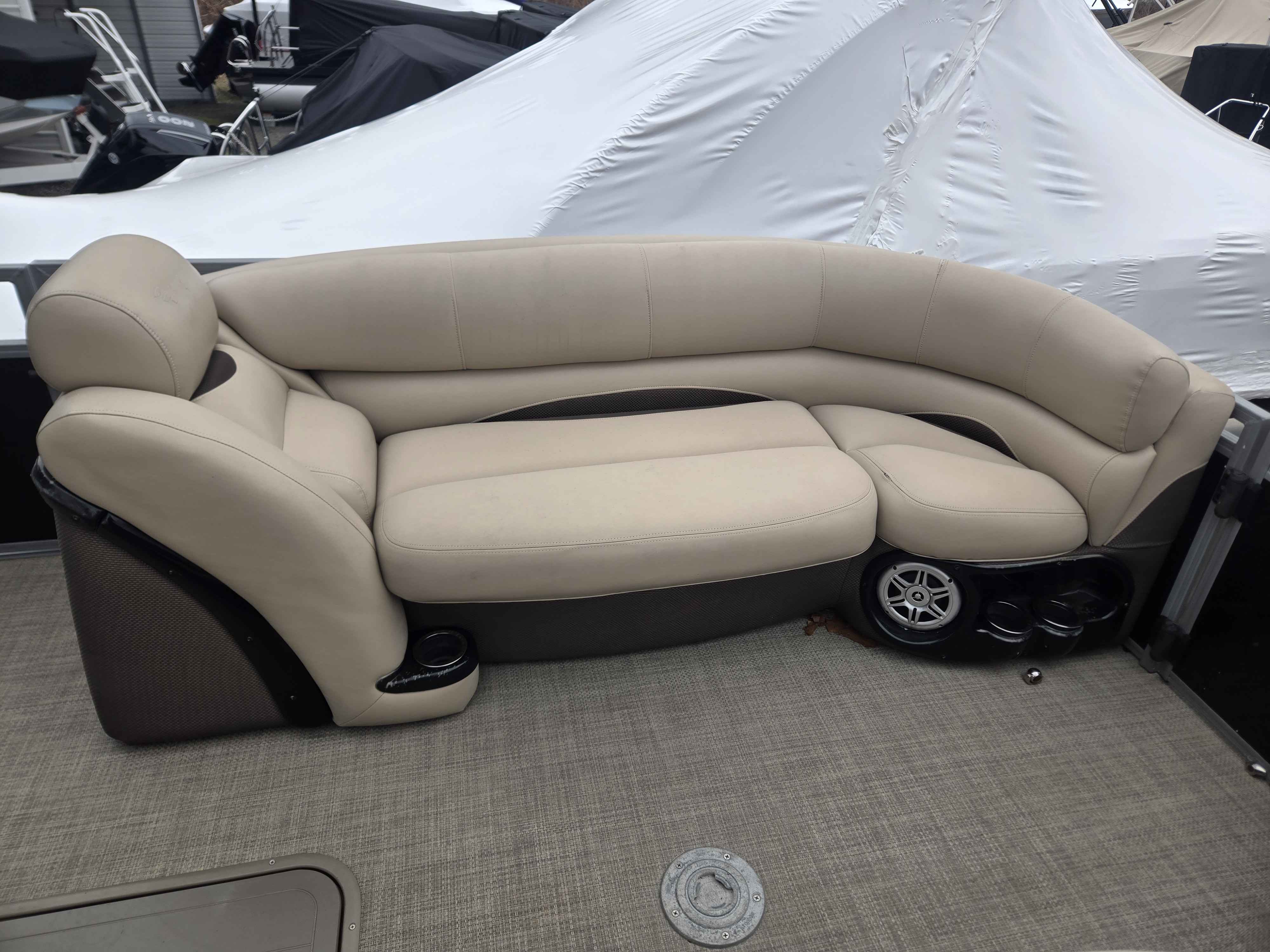 2016 Regency 220 DL3-9