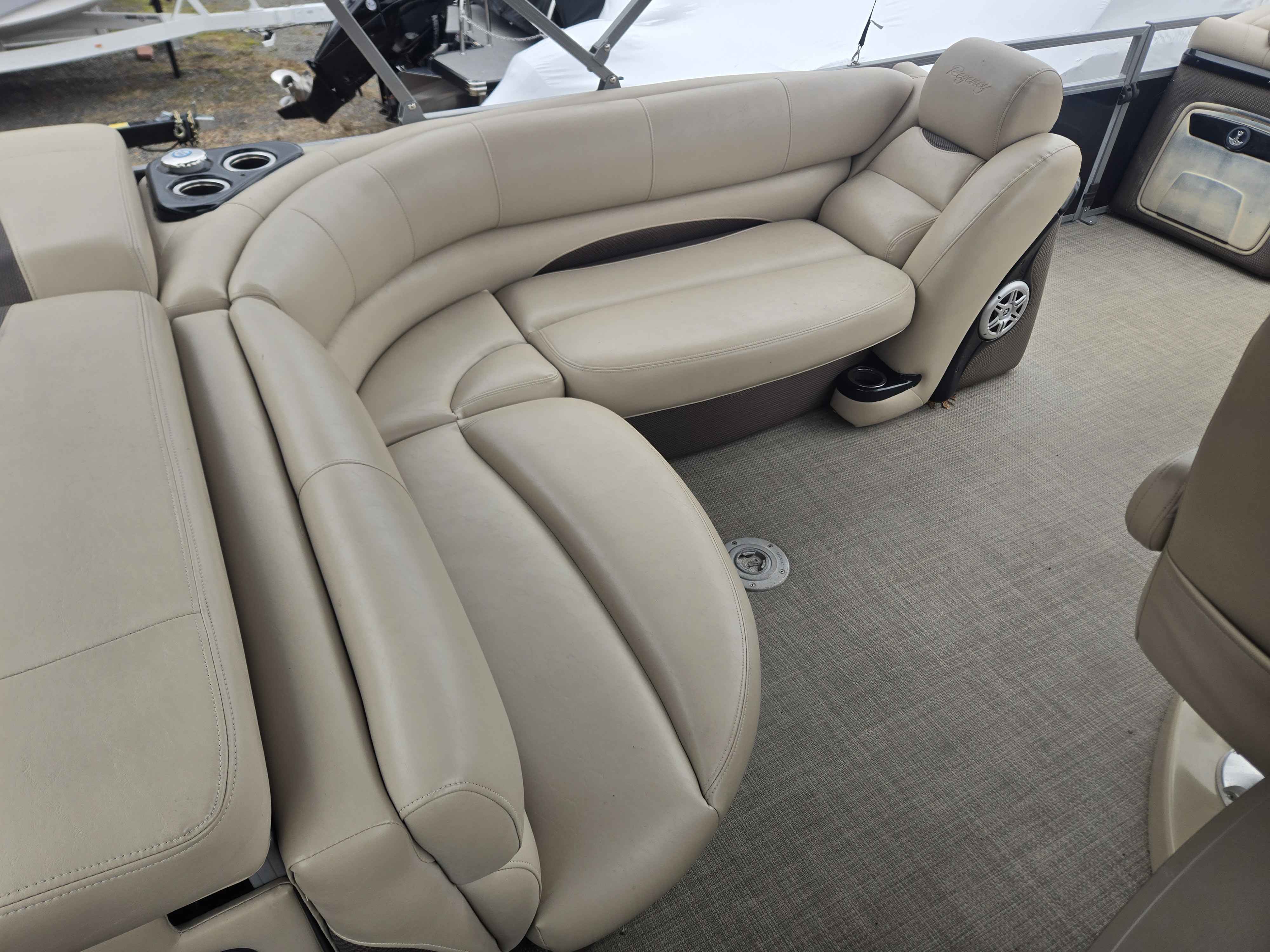 2016 Regency 220 DL3-12