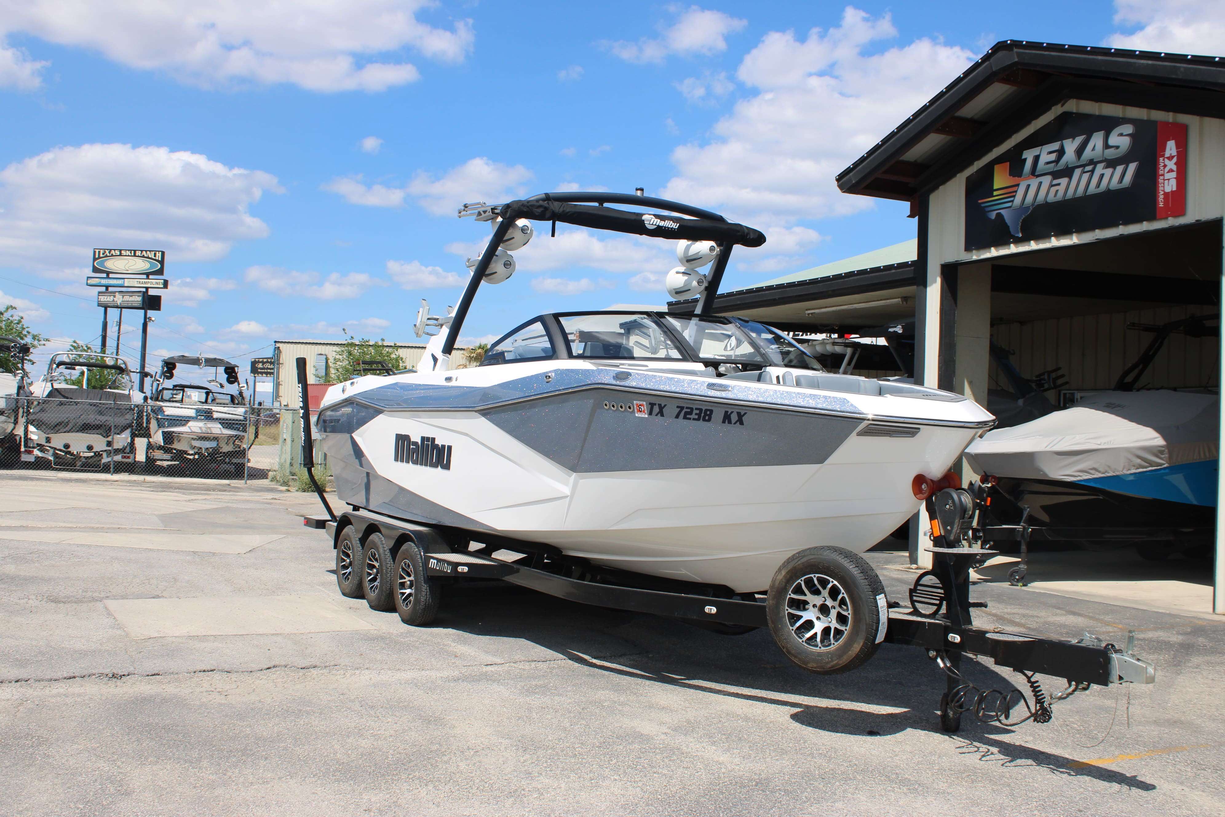 2023 Malibu Boats Wakesetter 26 LSV-2