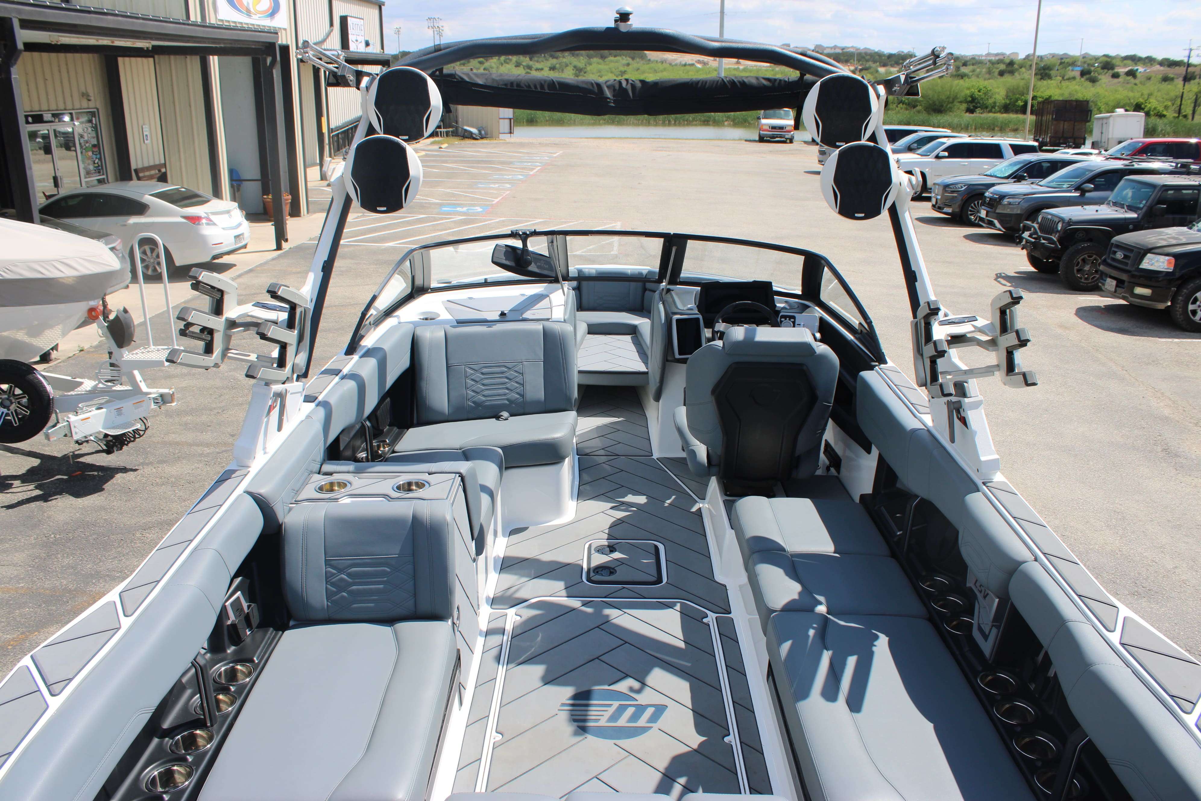 2023 Malibu Boats Wakesetter 26 LSV-11