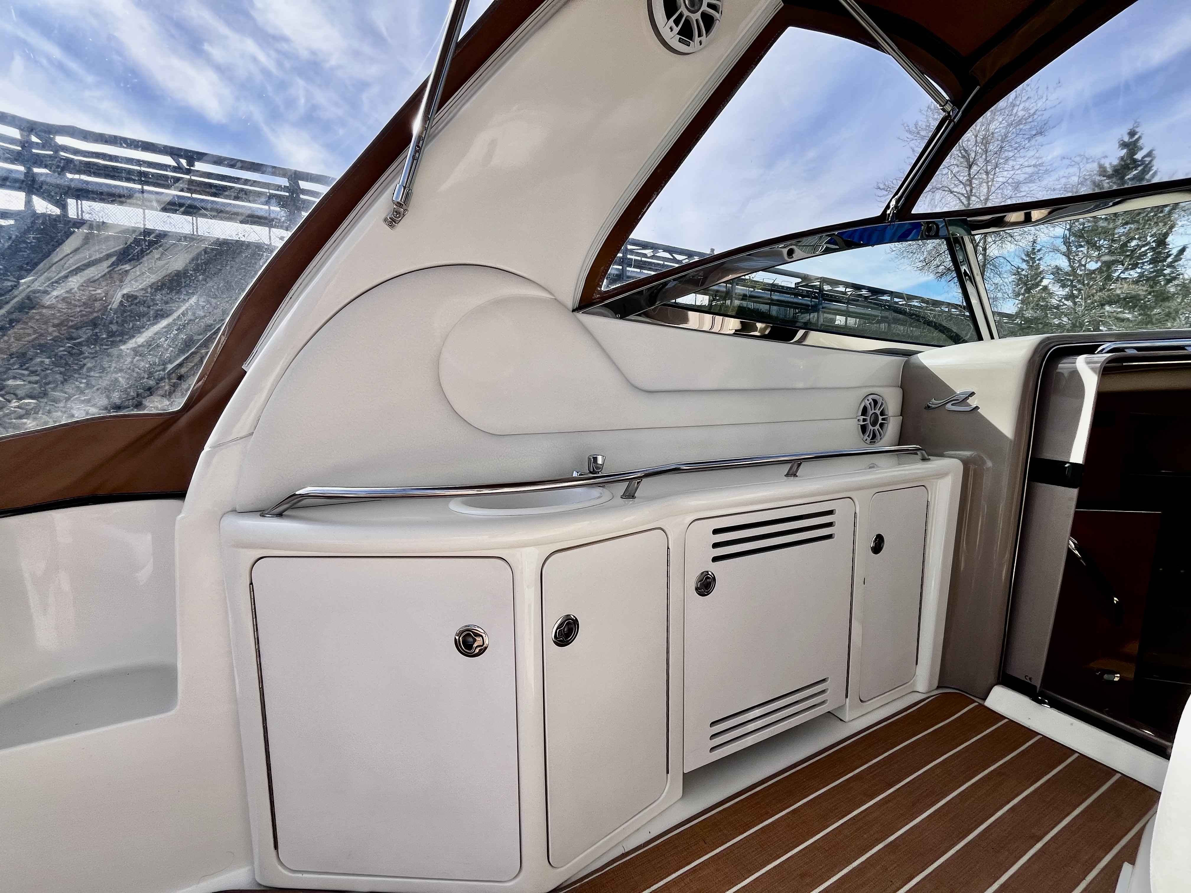 Pre-Owned 2000 Sea ray Sundancer 380 for Sale | Vancouver, BC | M&P Yacht Centre | 63640e094b86ba9ee3014ed6