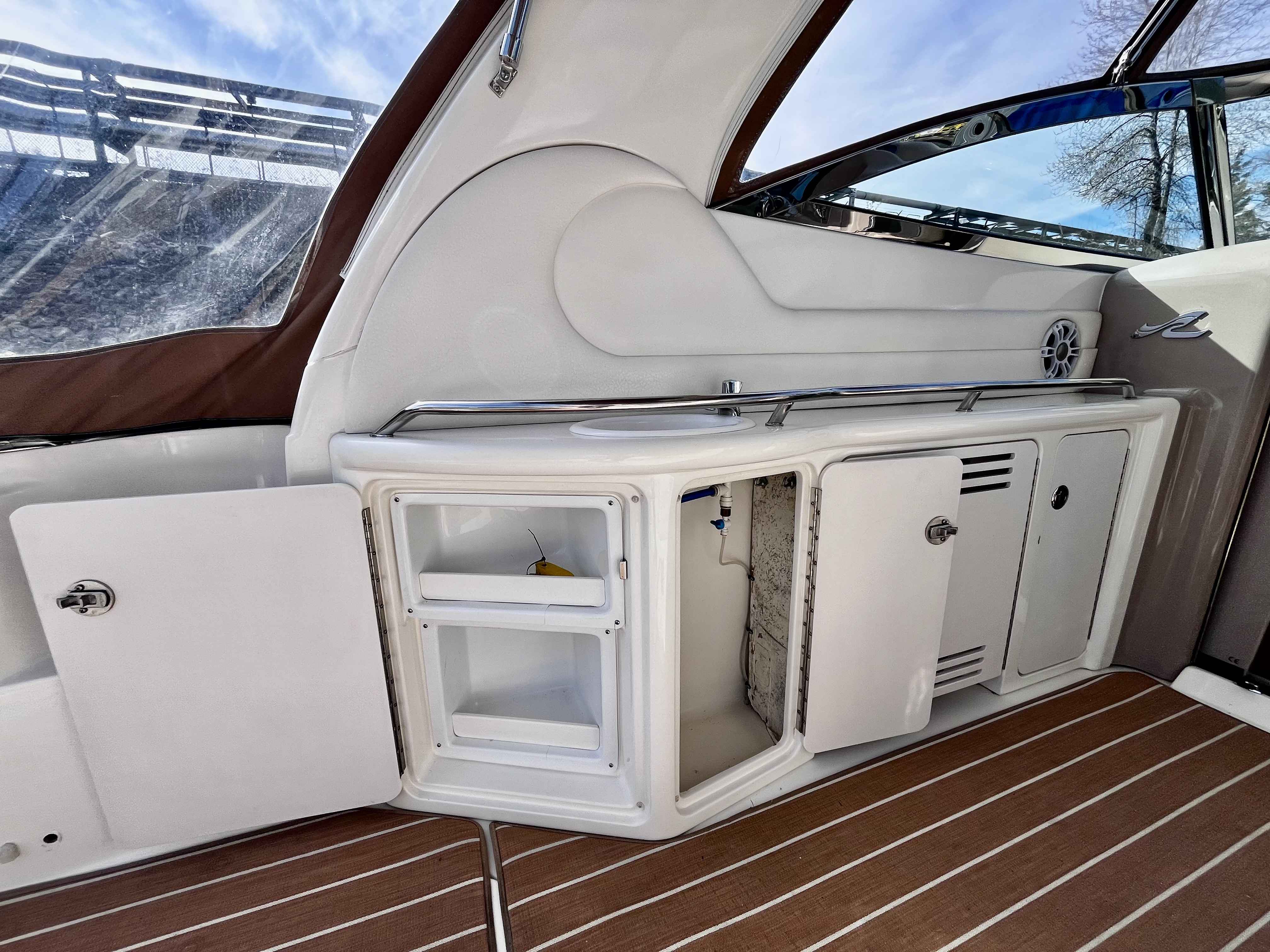 Pre-Owned 2000 Sea ray Sundancer 380 for Sale | Vancouver, BC | M&P Yacht Centre | 63640e094b86ba9ee3014ed6