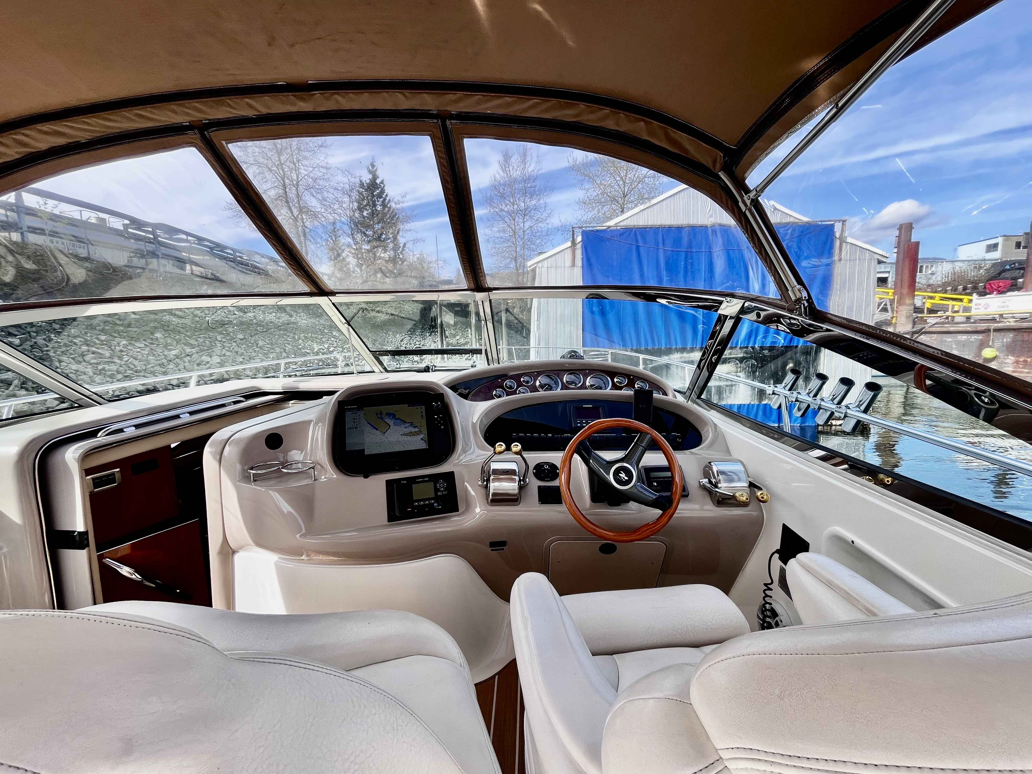 Pre-Owned 2000 Sea ray Sundancer 380 for Sale | Vancouver, BC | M&P Yacht Centre | 63640e094b86ba9ee3014ed6