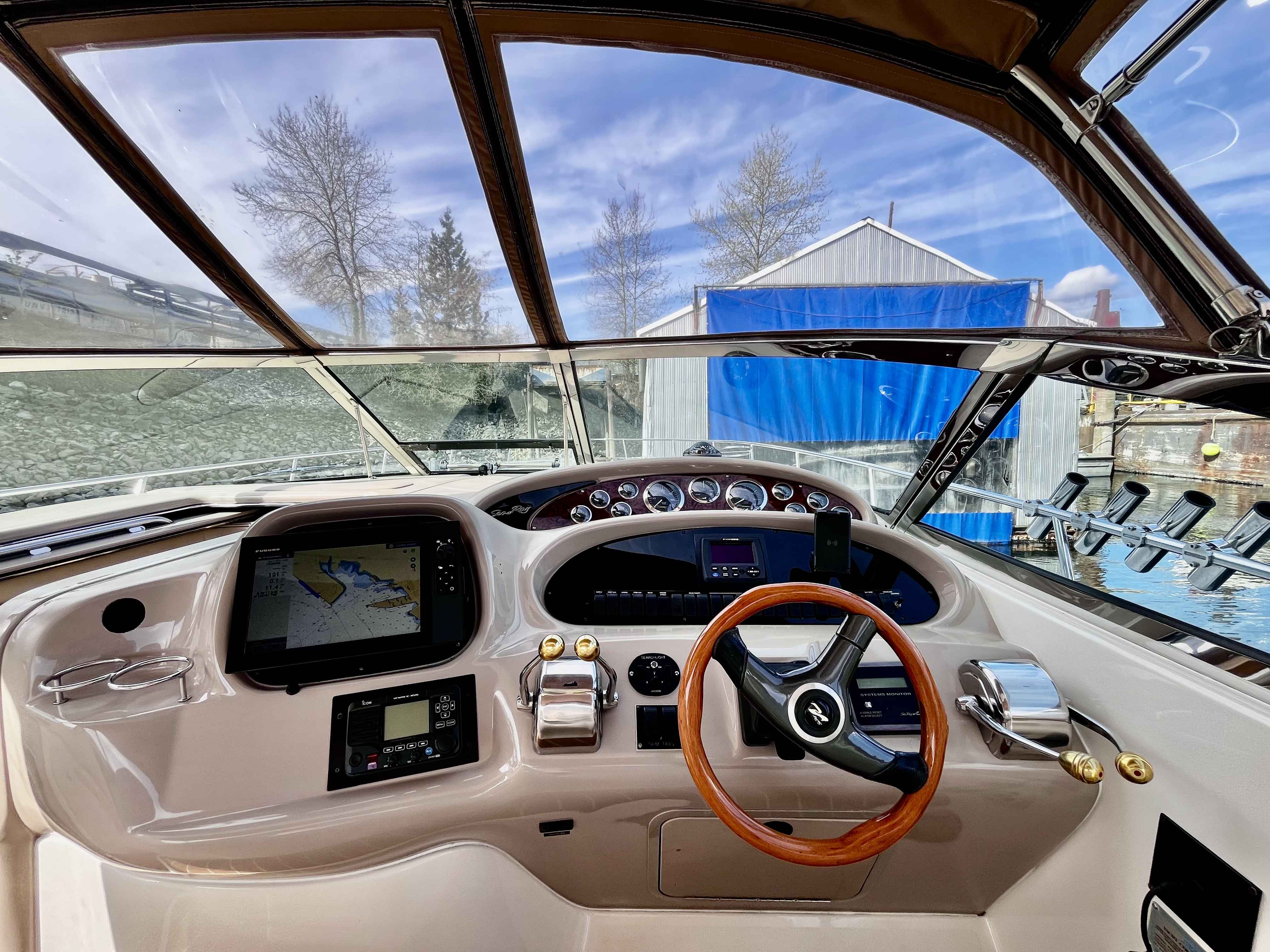 Pre-Owned 2000 Sea ray Sundancer 380 for Sale | Vancouver, BC | M&P Yacht Centre | 63640e094b86ba9ee3014ed6