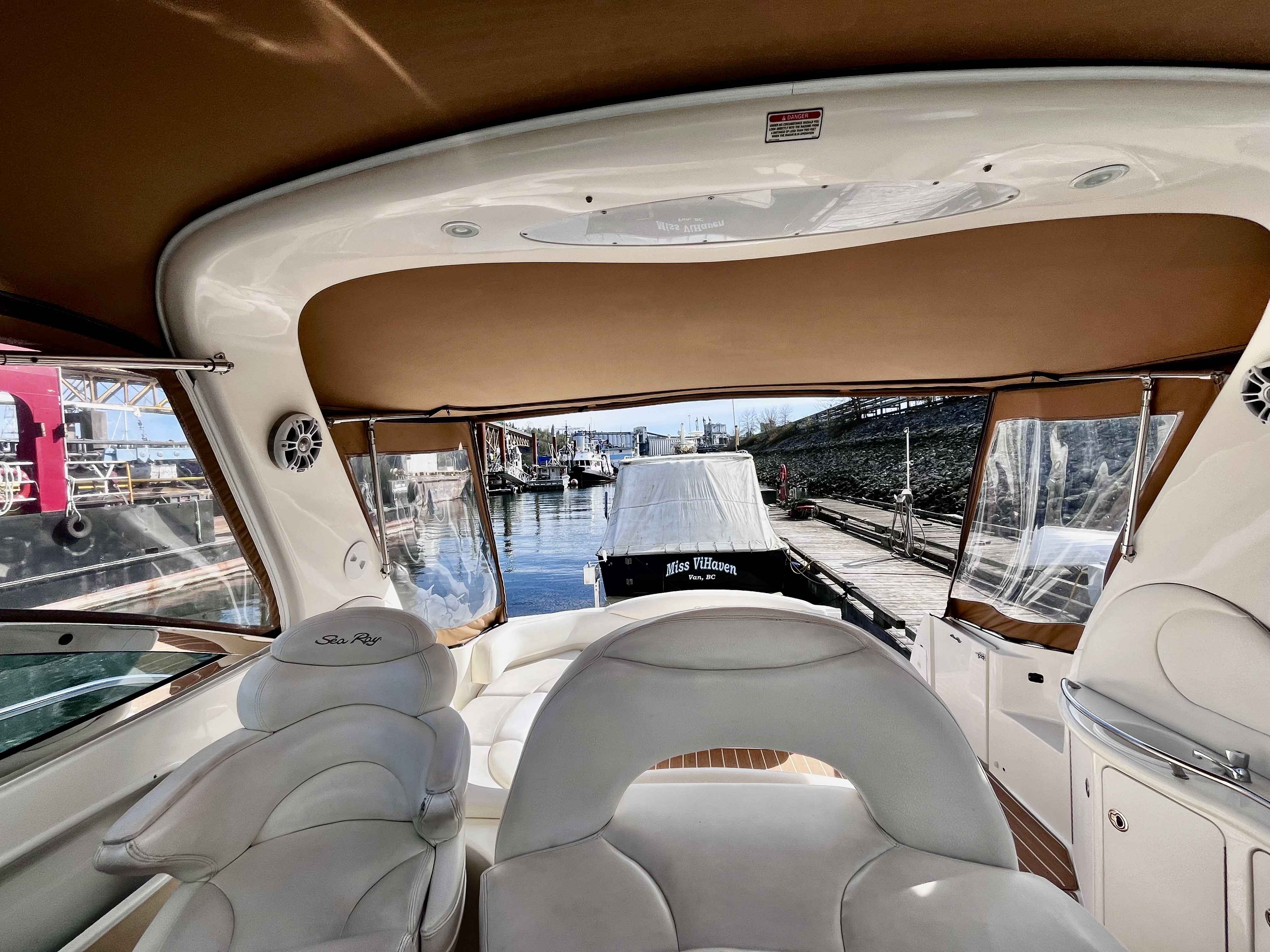 Pre-Owned 2000 Sea ray Sundancer 380 for Sale | Vancouver, BC | M&P Yacht Centre | 63640e094b86ba9ee3014ed6