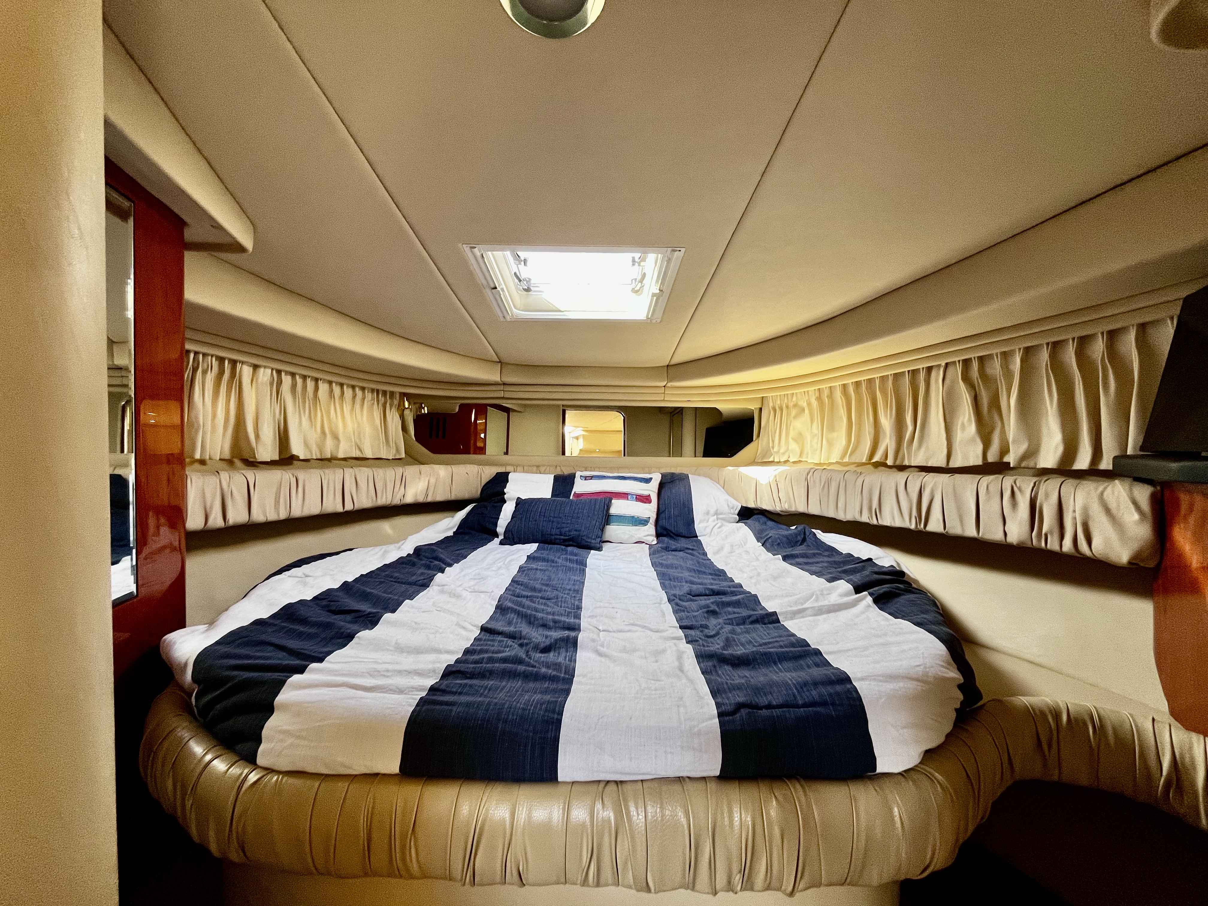 Pre-Owned 2000 Sea ray Sundancer 380 for Sale | Vancouver, BC | M&P Yacht Centre | 63640e094b86ba9ee3014ed6