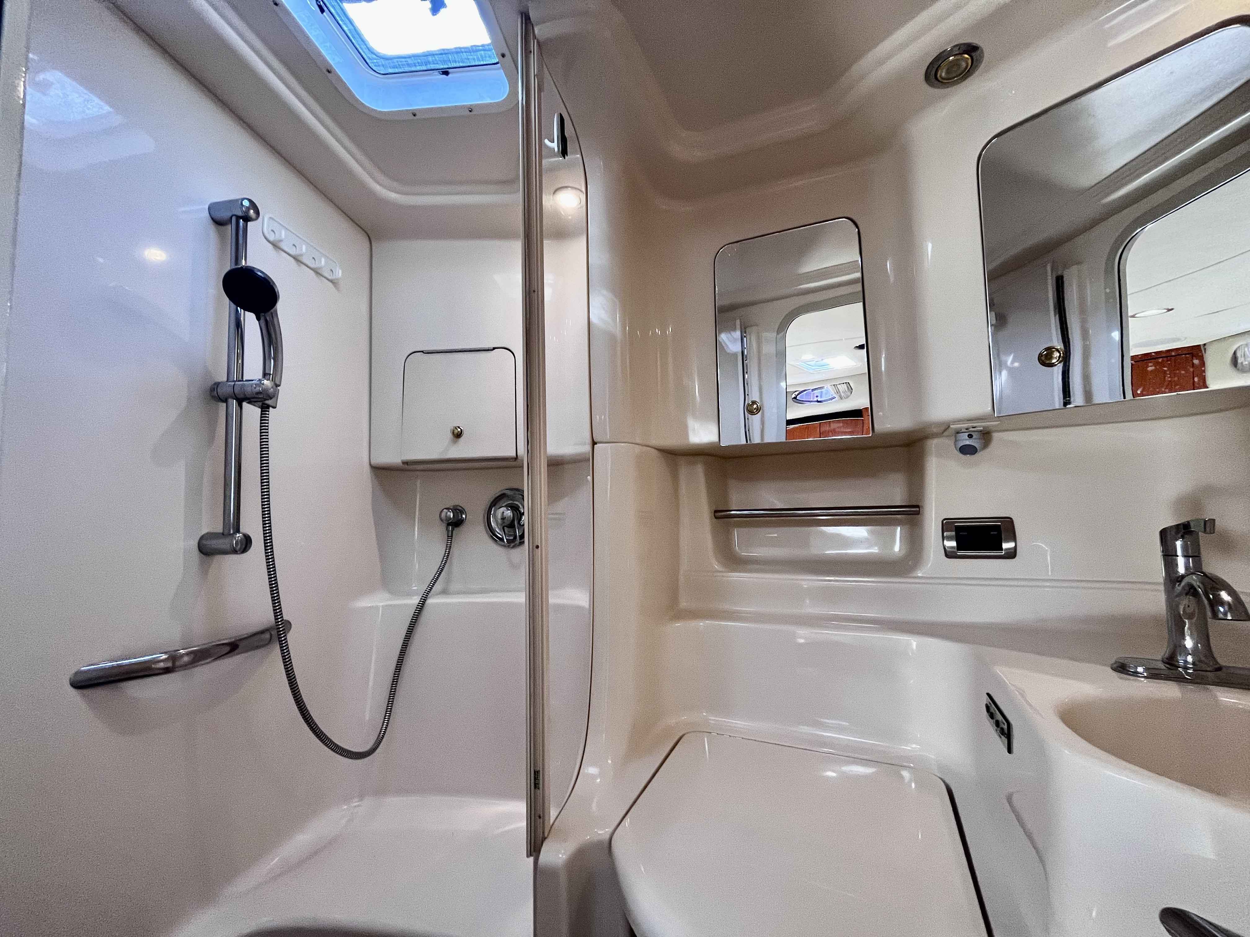 Pre-Owned 2000 Sea ray Sundancer 380 for Sale | Vancouver, BC | M&P Yacht Centre | 63640e094b86ba9ee3014ed6