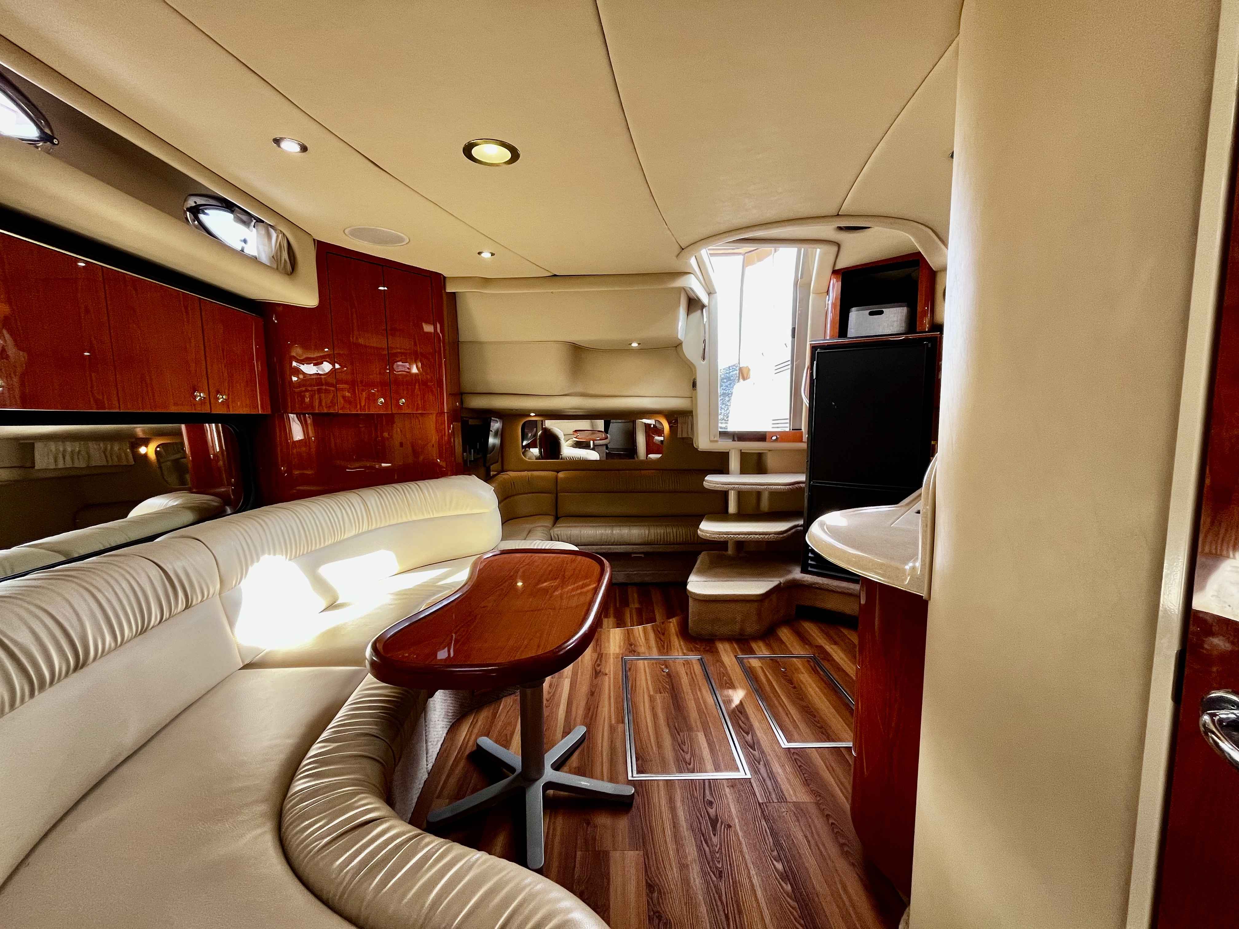 Pre-Owned 2000 Sea ray Sundancer 380 for Sale | Vancouver, BC | M&P Yacht Centre | 63640e094b86ba9ee3014ed6