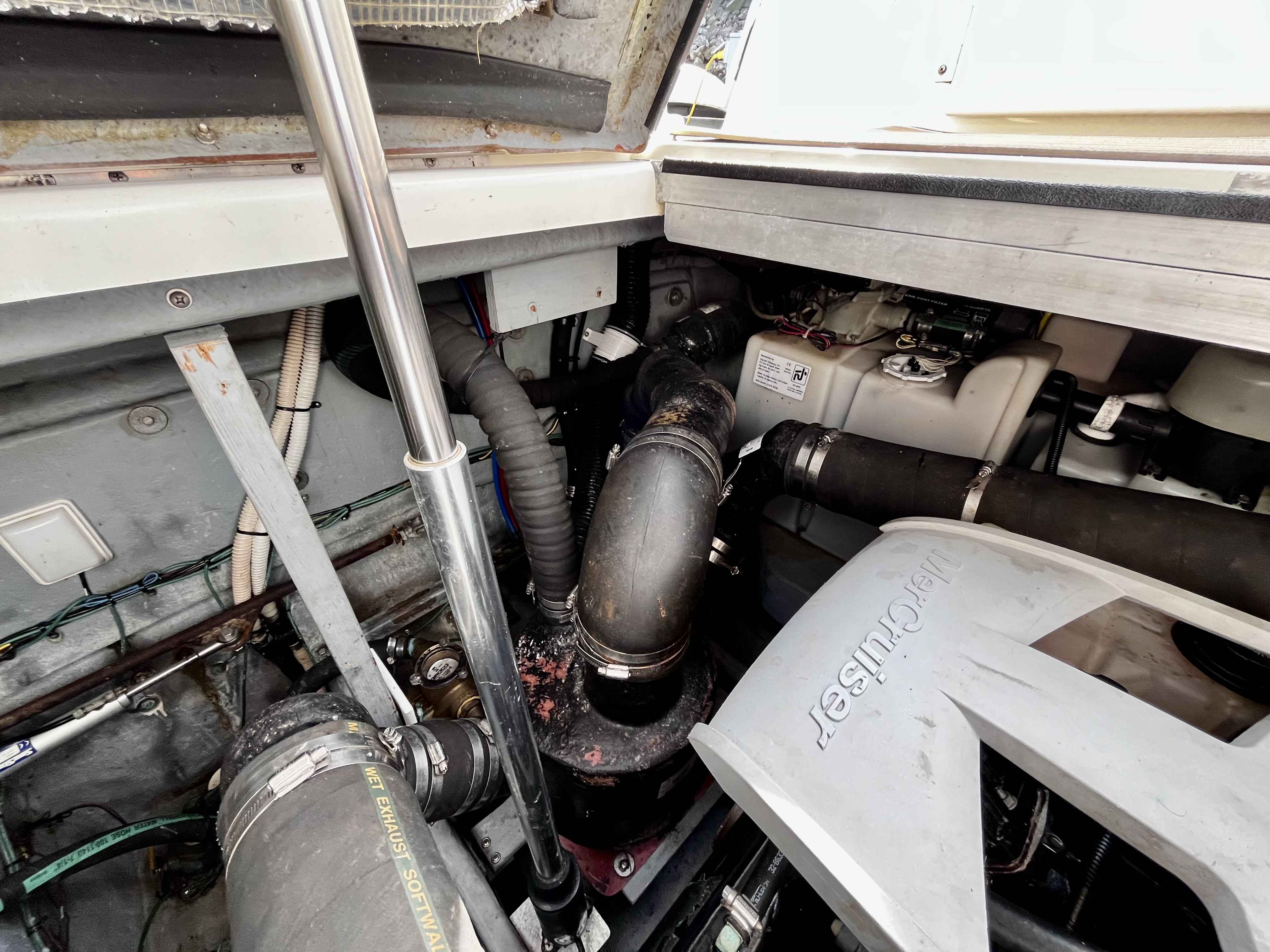 Pre-Owned 2000 Sea ray Sundancer 380 for Sale | Vancouver, BC | M&P Yacht Centre | 63640e094b86ba9ee3014ed6