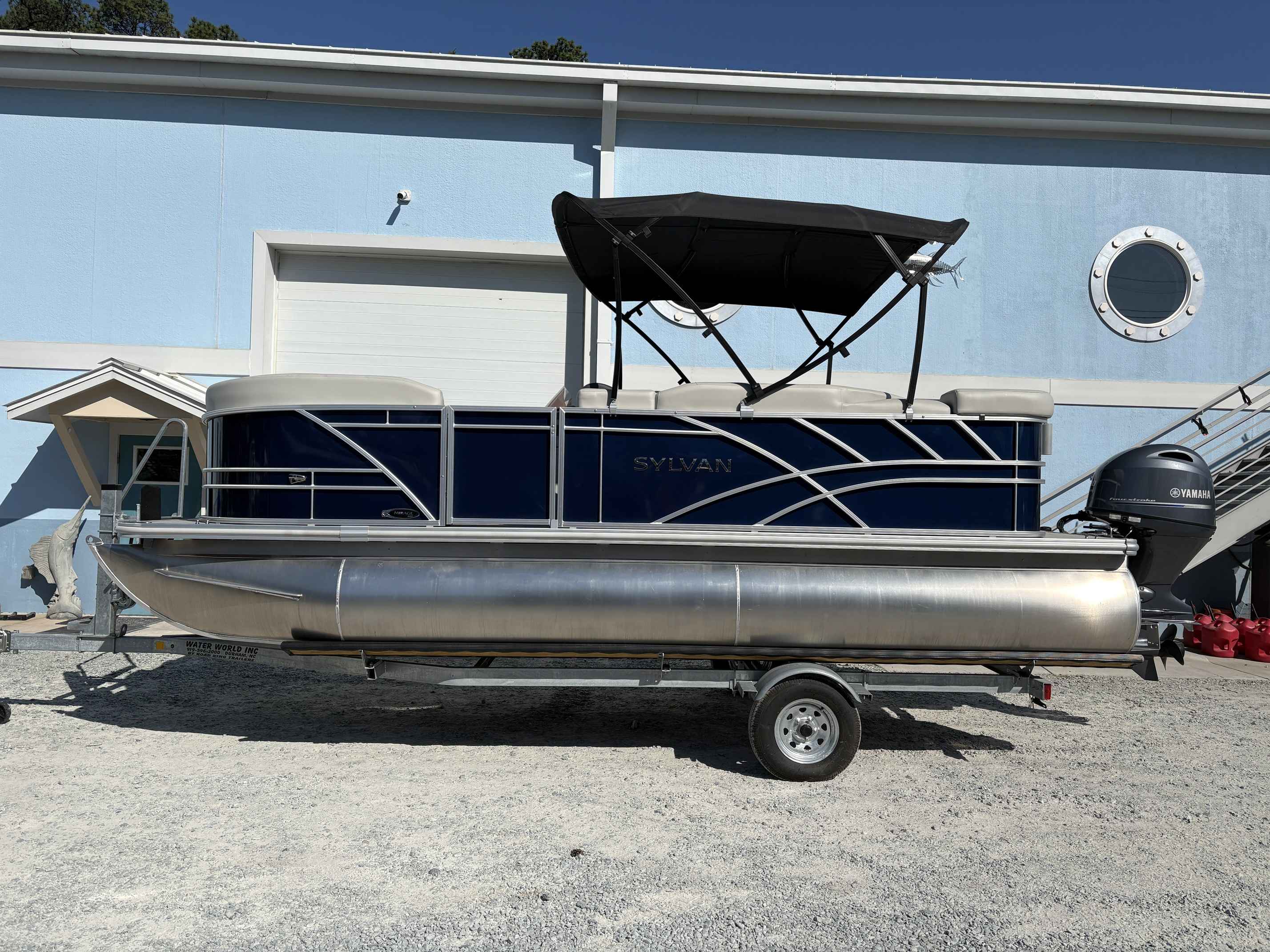 2025 Sylvan Mirage Cruise 8200