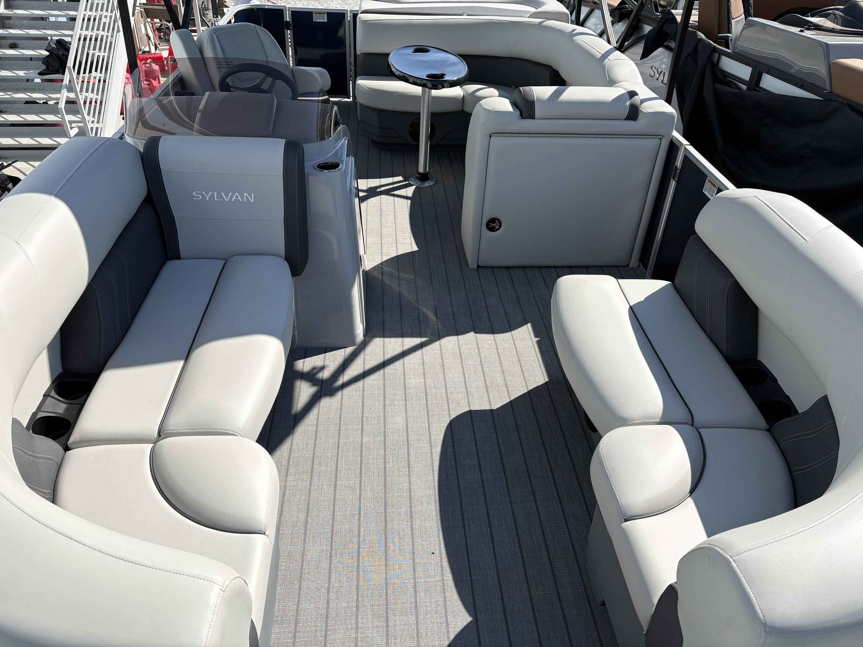 2025 Sylvan Mirage Cruise 820-4