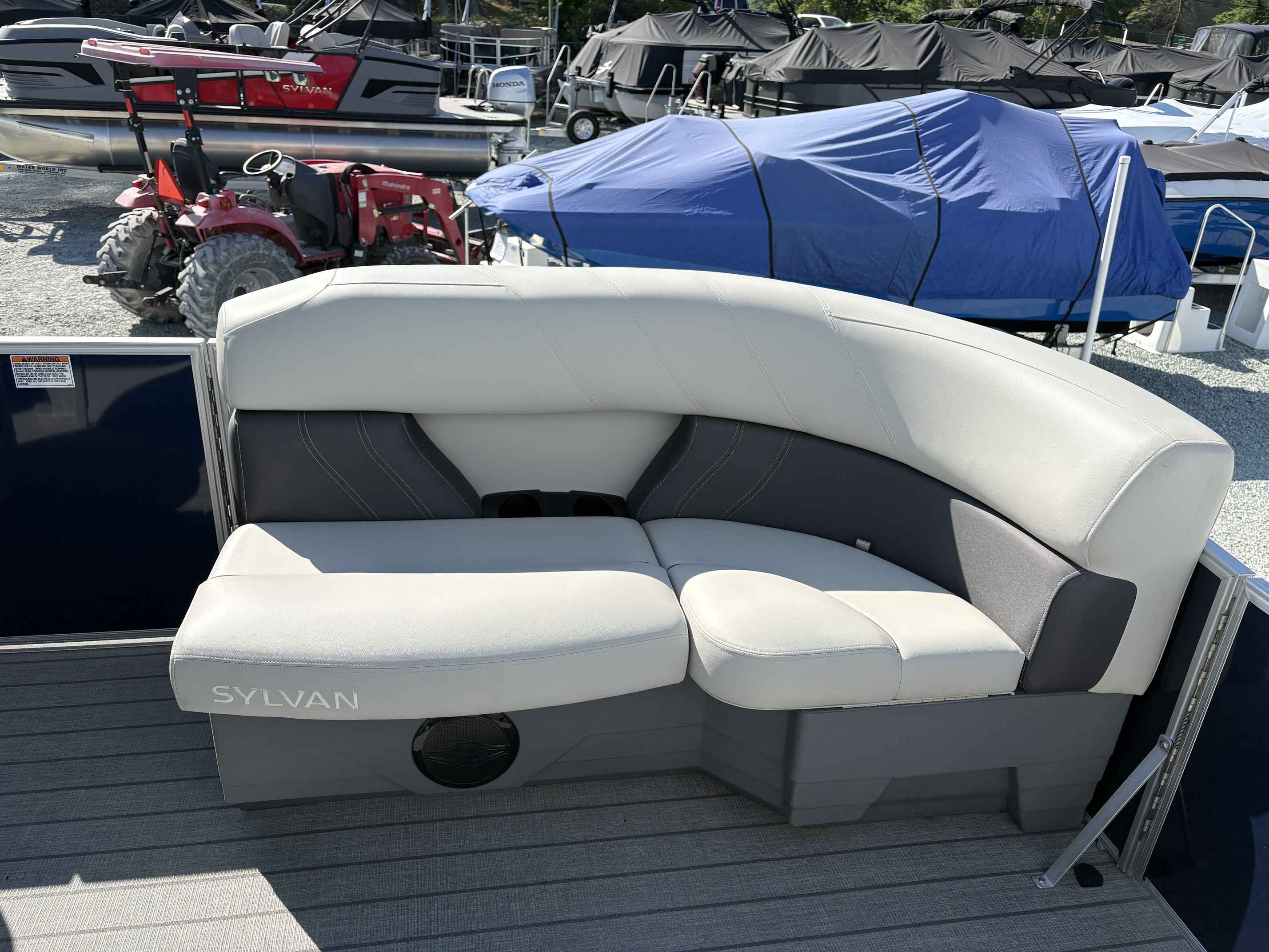 2025 Sylvan Mirage Cruise 820-7