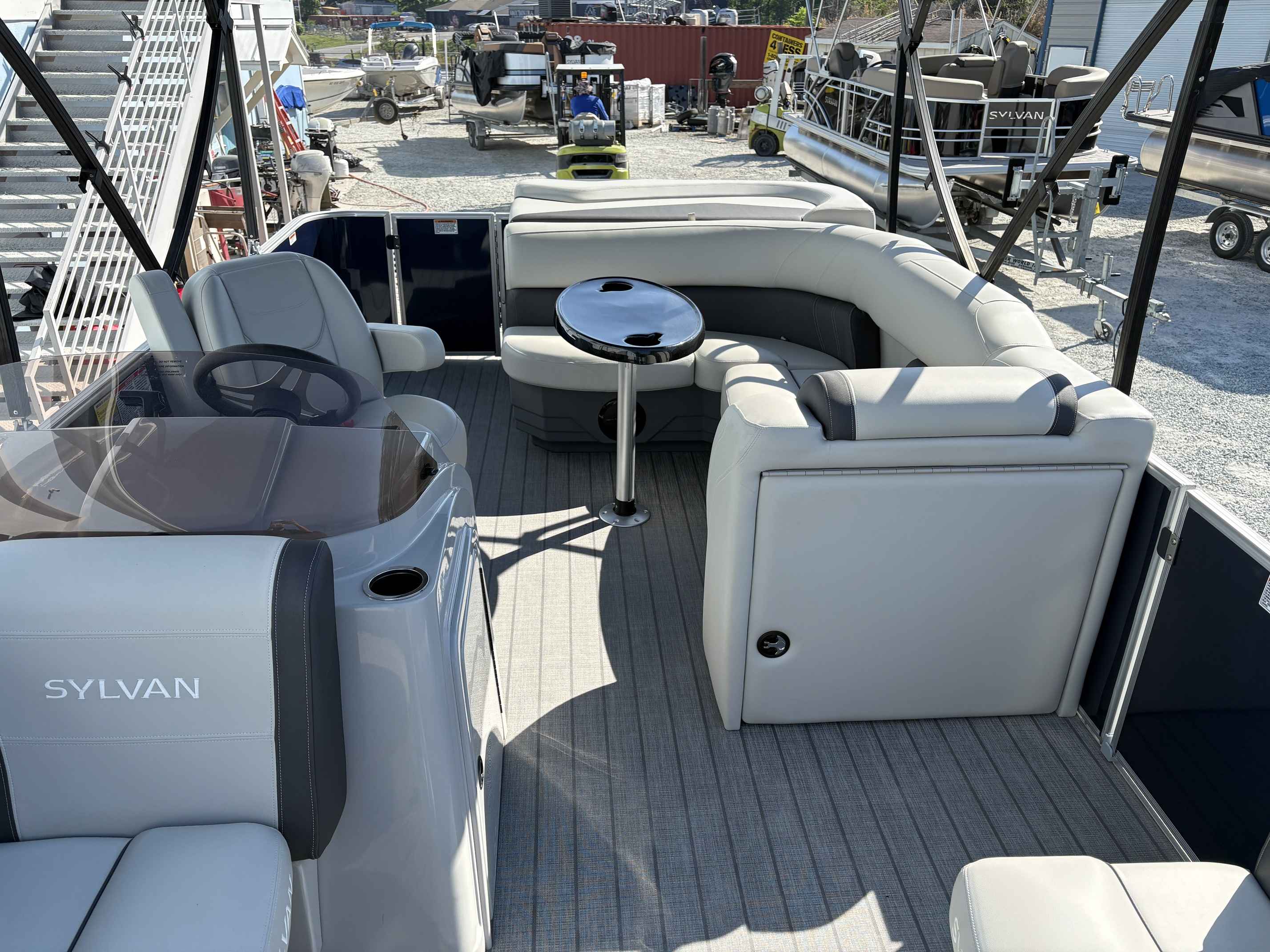 2025 Sylvan Mirage Cruise 820-8