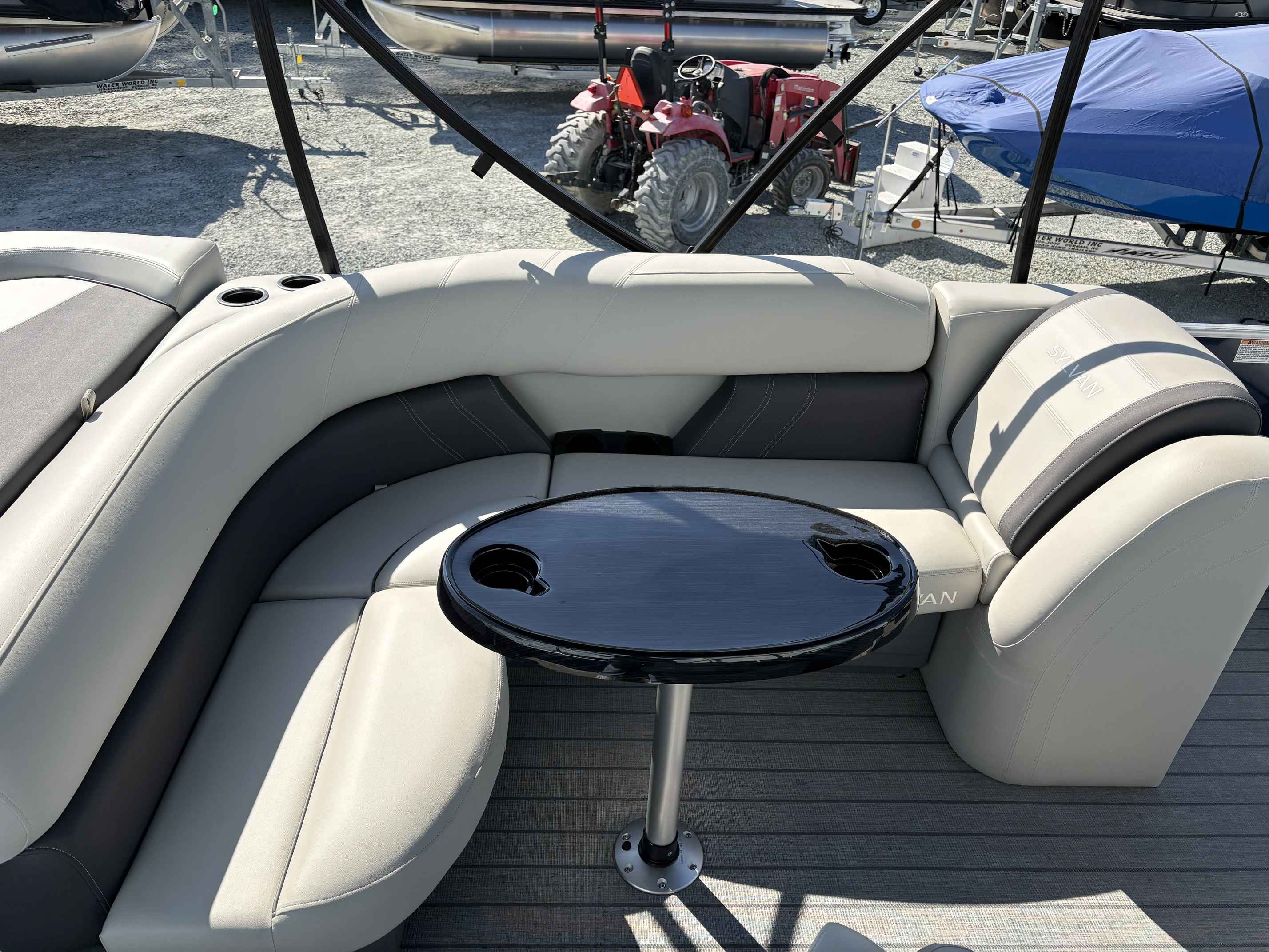 2025 Sylvan Mirage Cruise 820-10