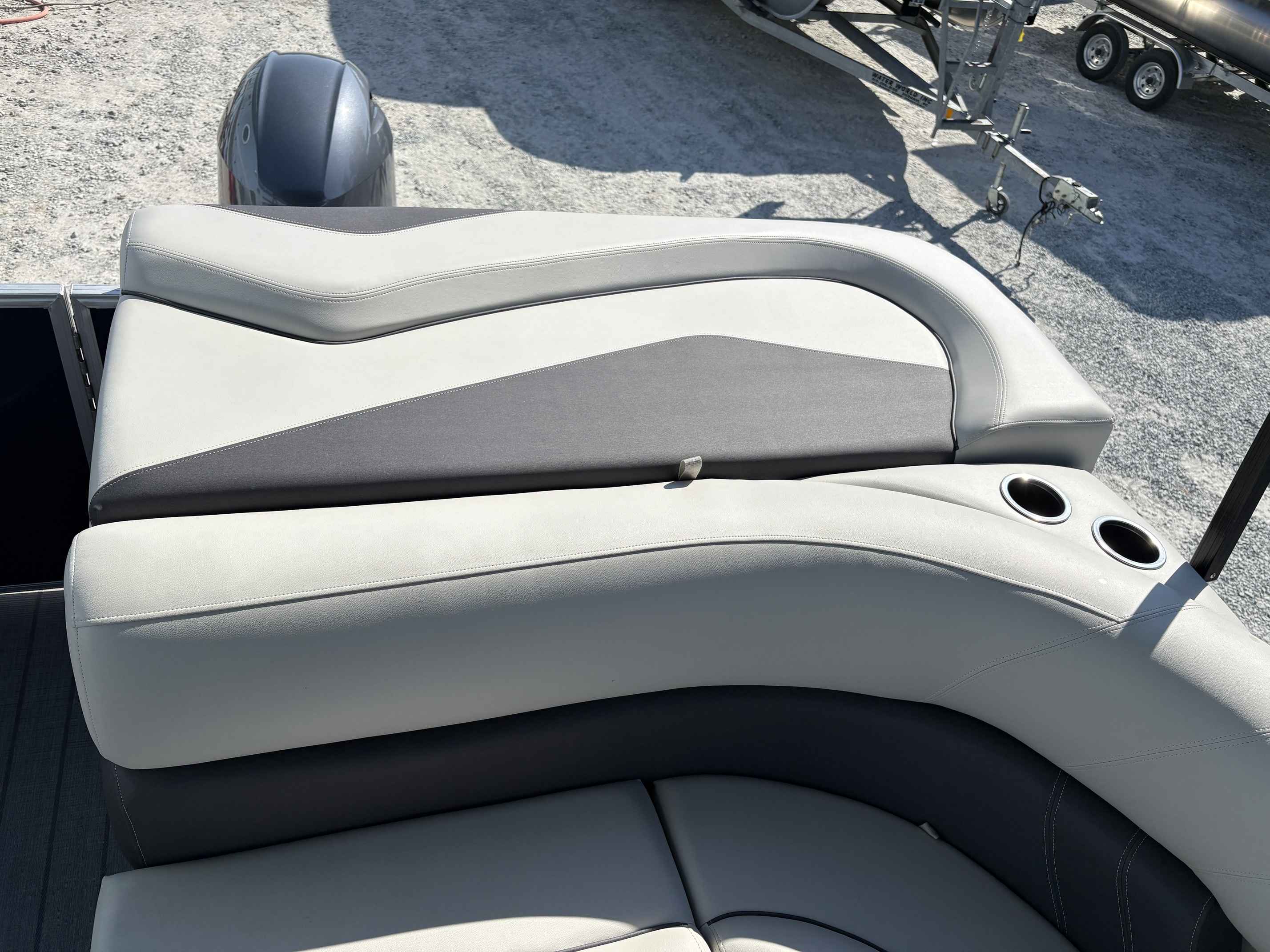 2025 Sylvan Mirage Cruise 820-11