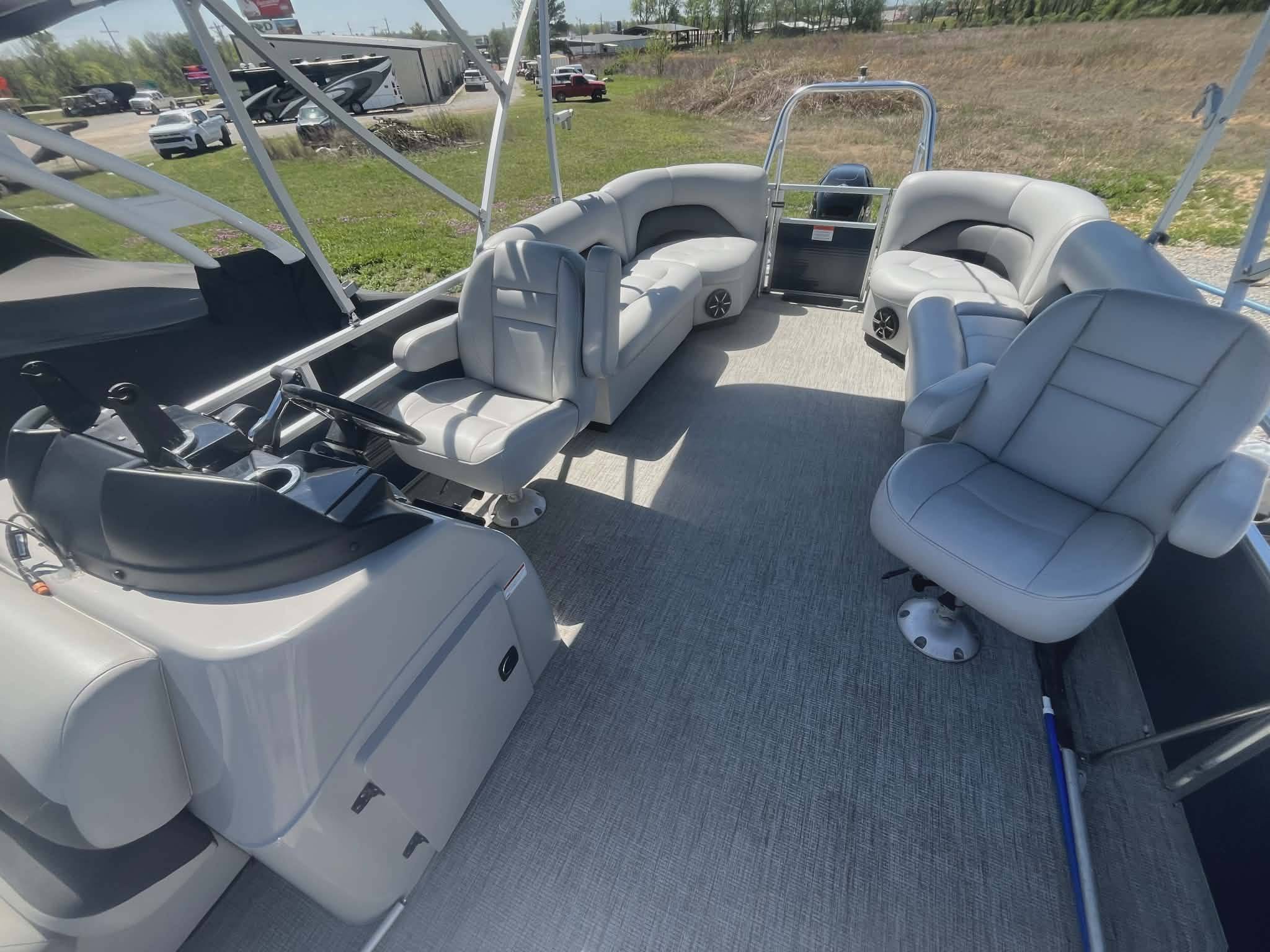  2026 Veranda Vista Sport VS22RC Tritoon w/ Yamaha F200LC + Trailer-5