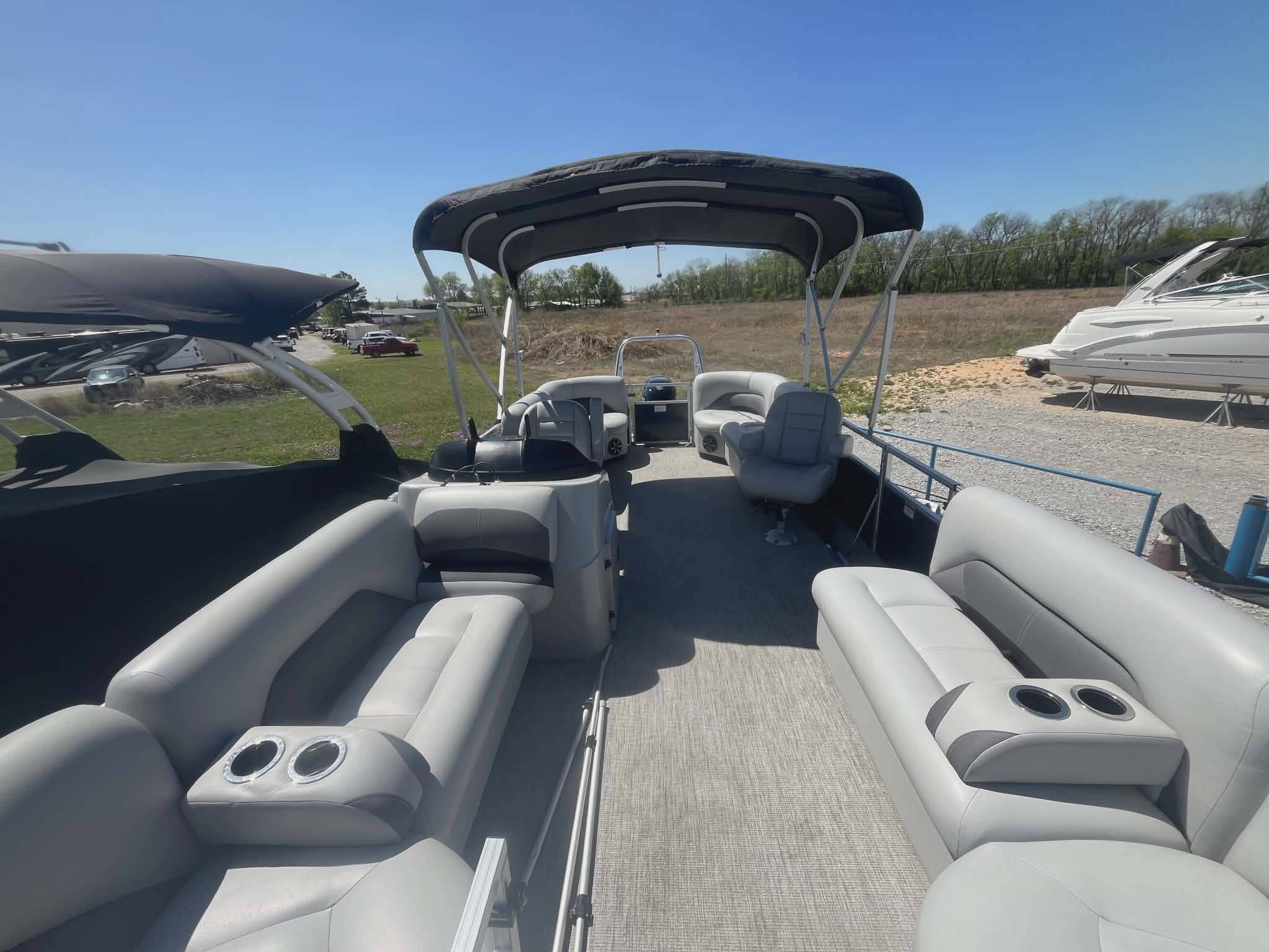  2026 Veranda Vista Sport VS22RC Tritoon w/ Yamaha F200LC + Trailer-6