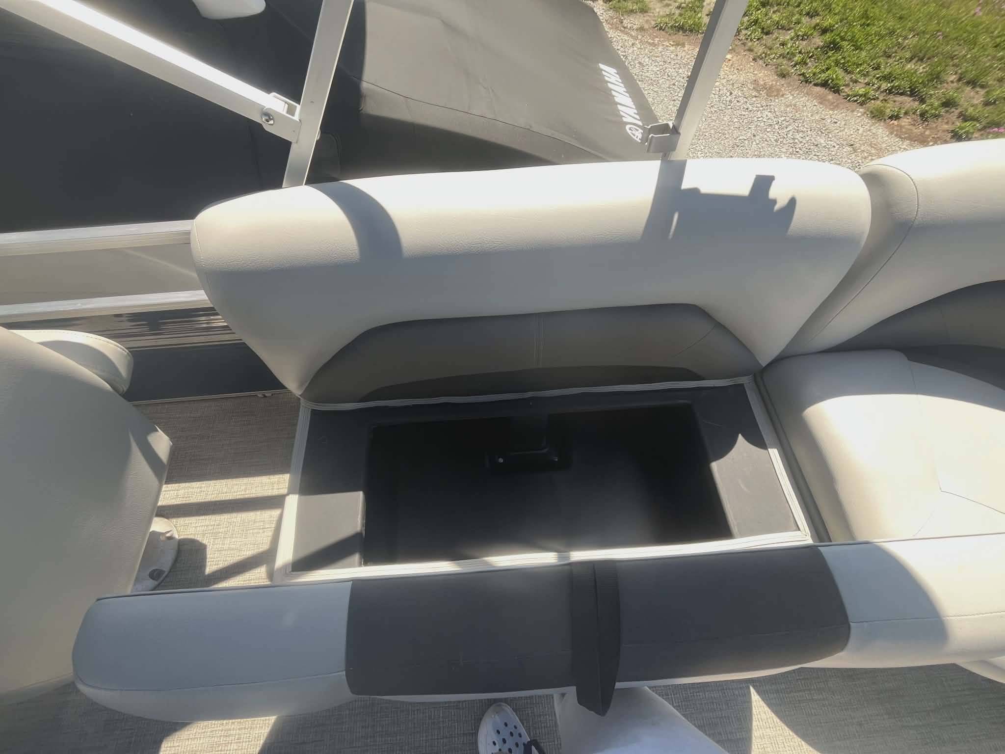  2026 Veranda Vista Sport VS22RC Tritoon w/ Yamaha F200LC + Trailer-7