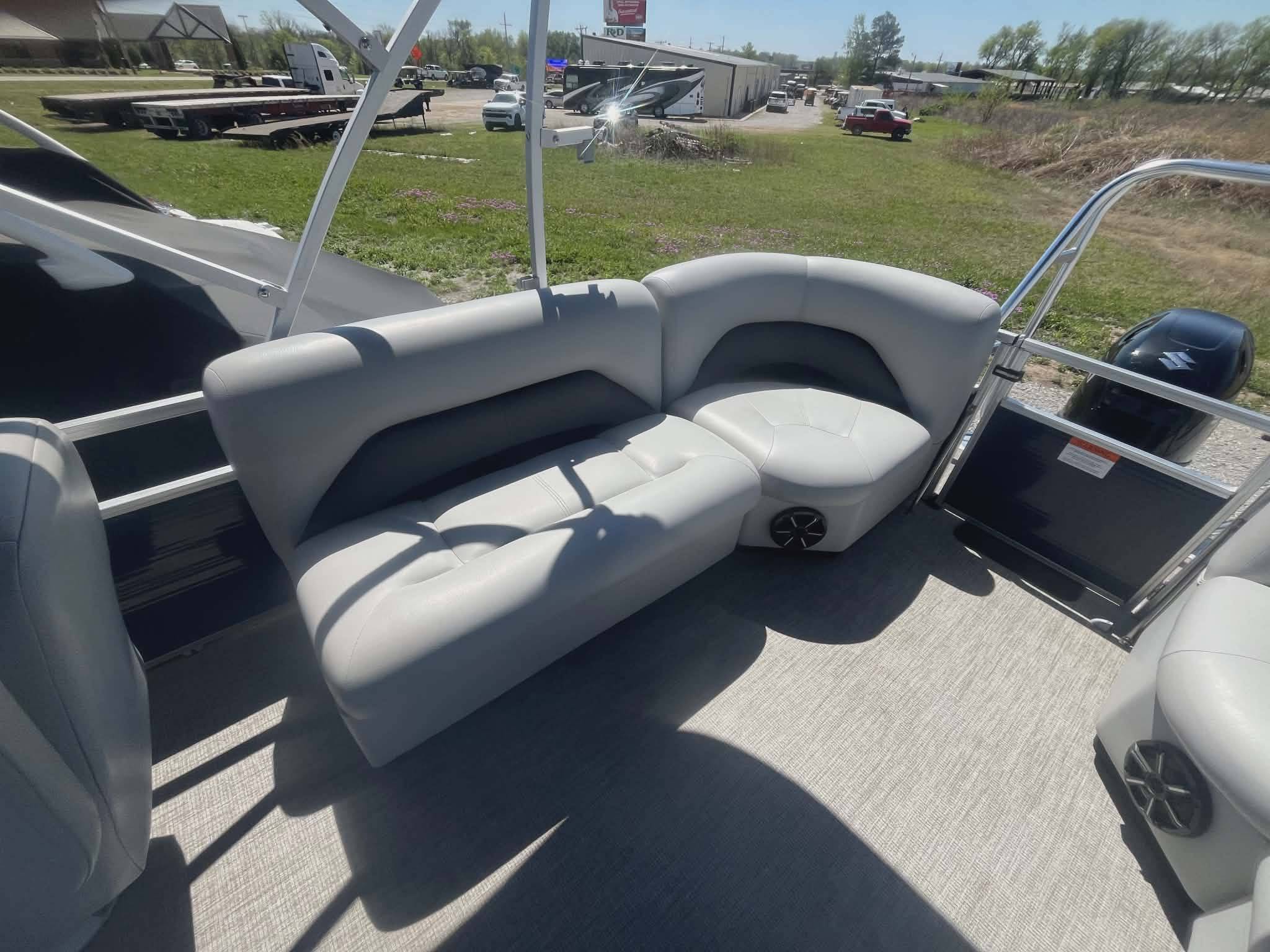  2026 Veranda Vista Sport VS22RC Tritoon w/ Yamaha F200LC + Trailer-8