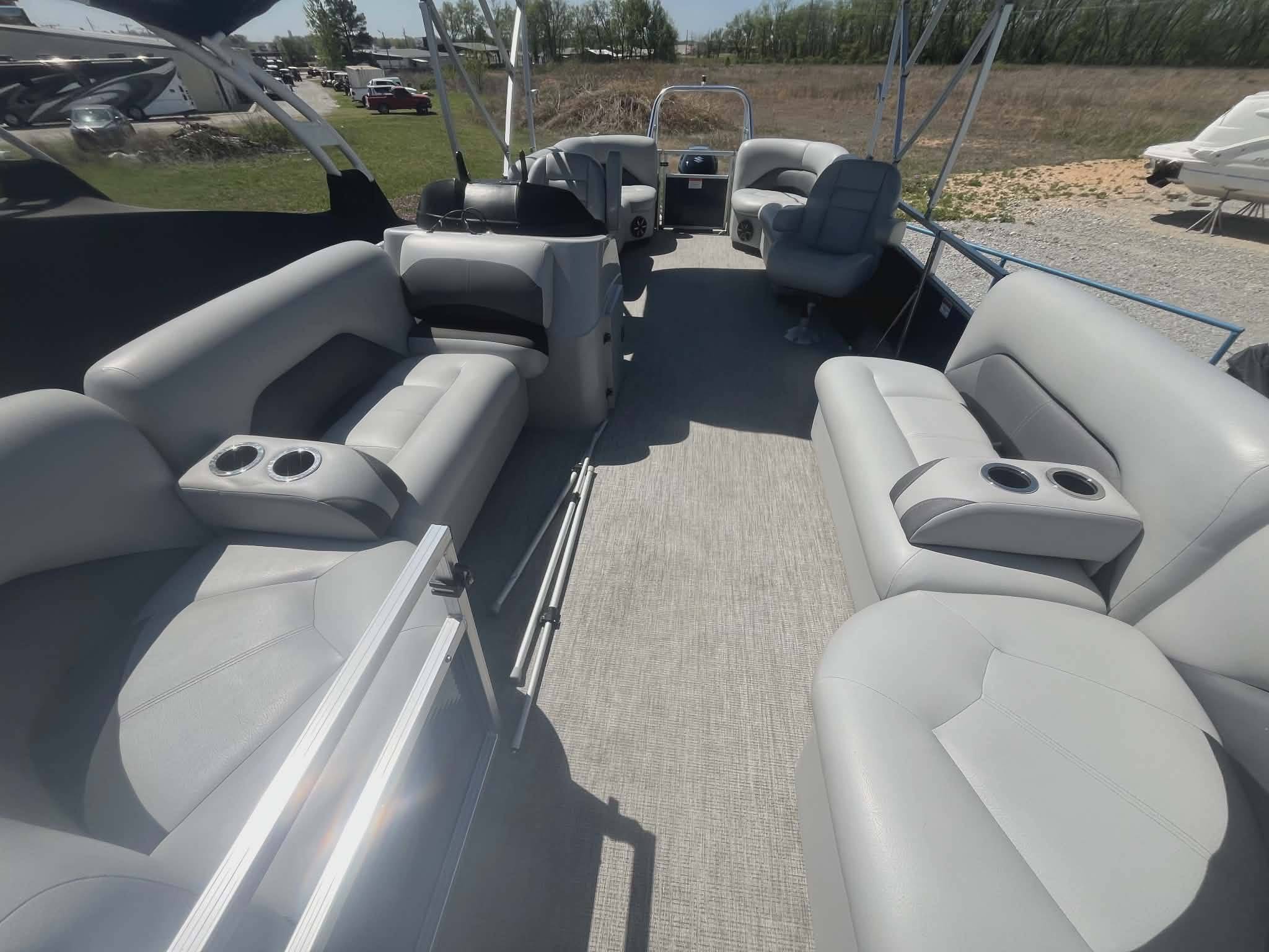  2026 Veranda Vista Sport VS22RC Tritoon w/ Yamaha F200LC + Trailer-12